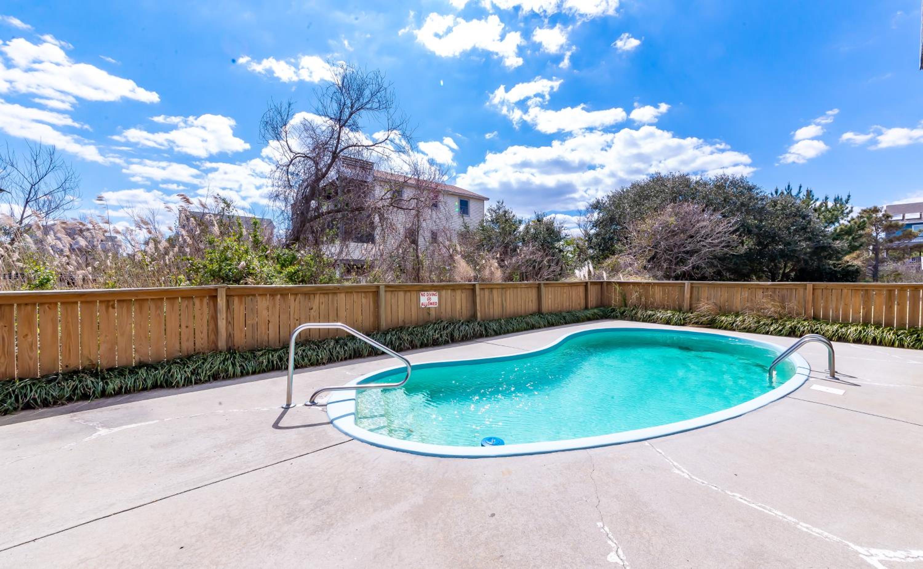 Windhaven - Corolla, Whalehead, Beach 400 Yds, Pool, Hot Tub, Tiki Bar, Pets OK, Flex Stays