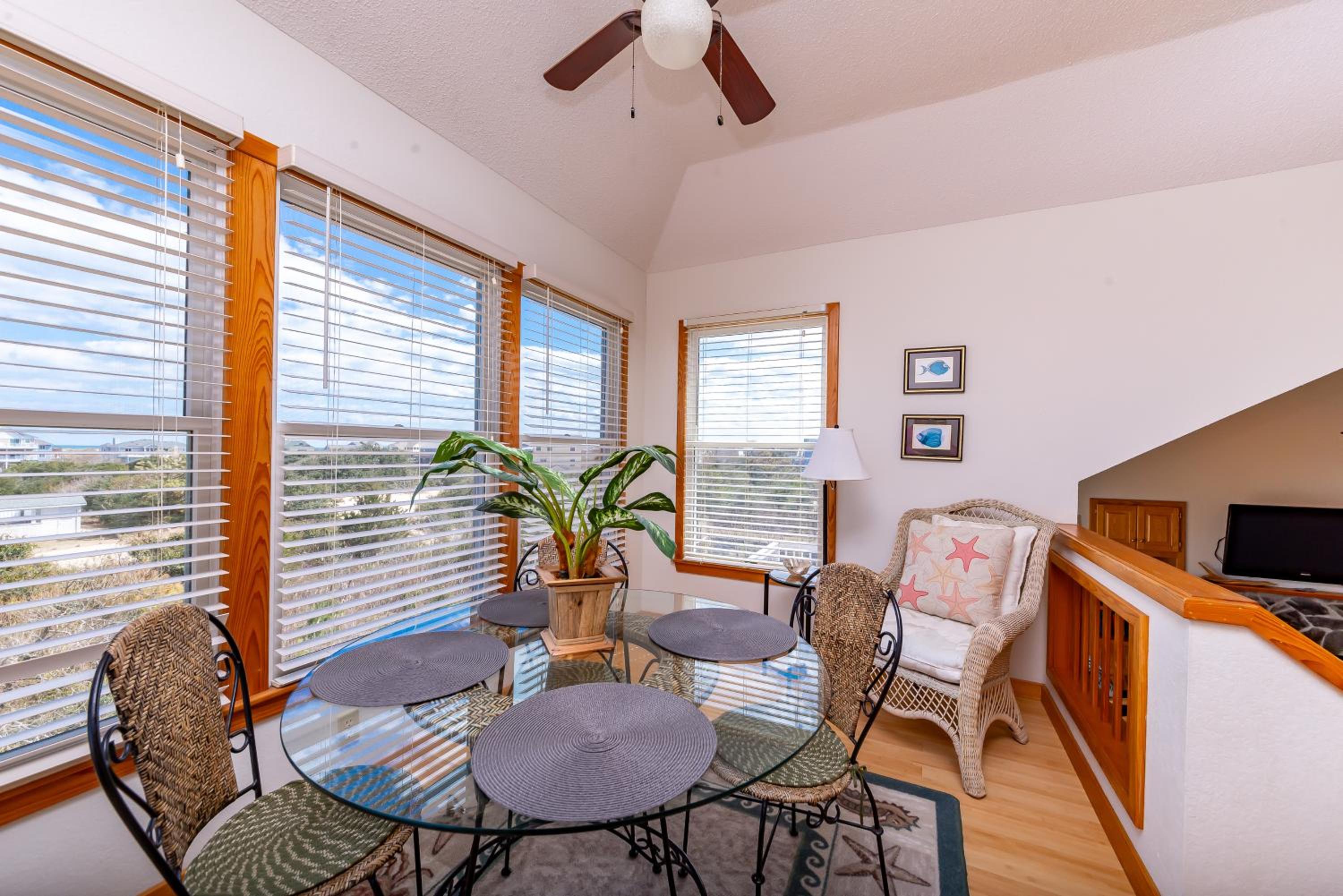 Windhaven - Corolla, Whalehead, Beach 400 Yds, Pool, Hot Tub, Tiki Bar, Pets OK, Flex Stays