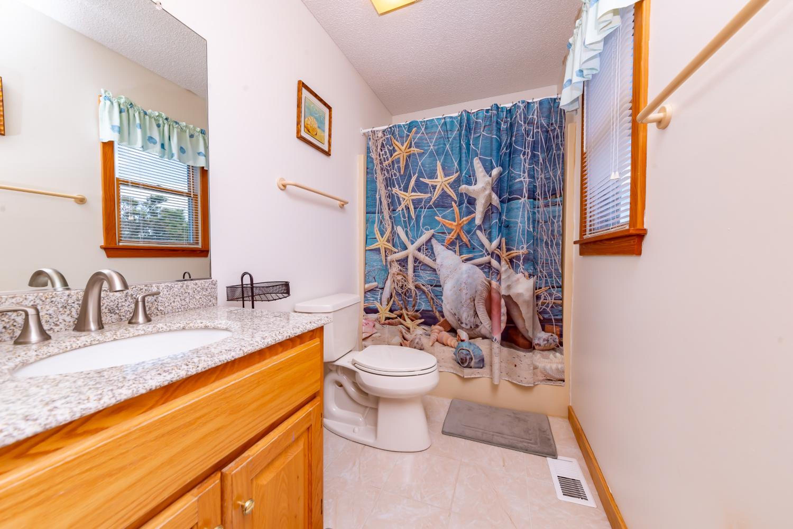 Windhaven - Corolla, Whalehead, Beach 400 Yds, Pool, Hot Tub, Tiki Bar, Pets OK, Flex Stays
