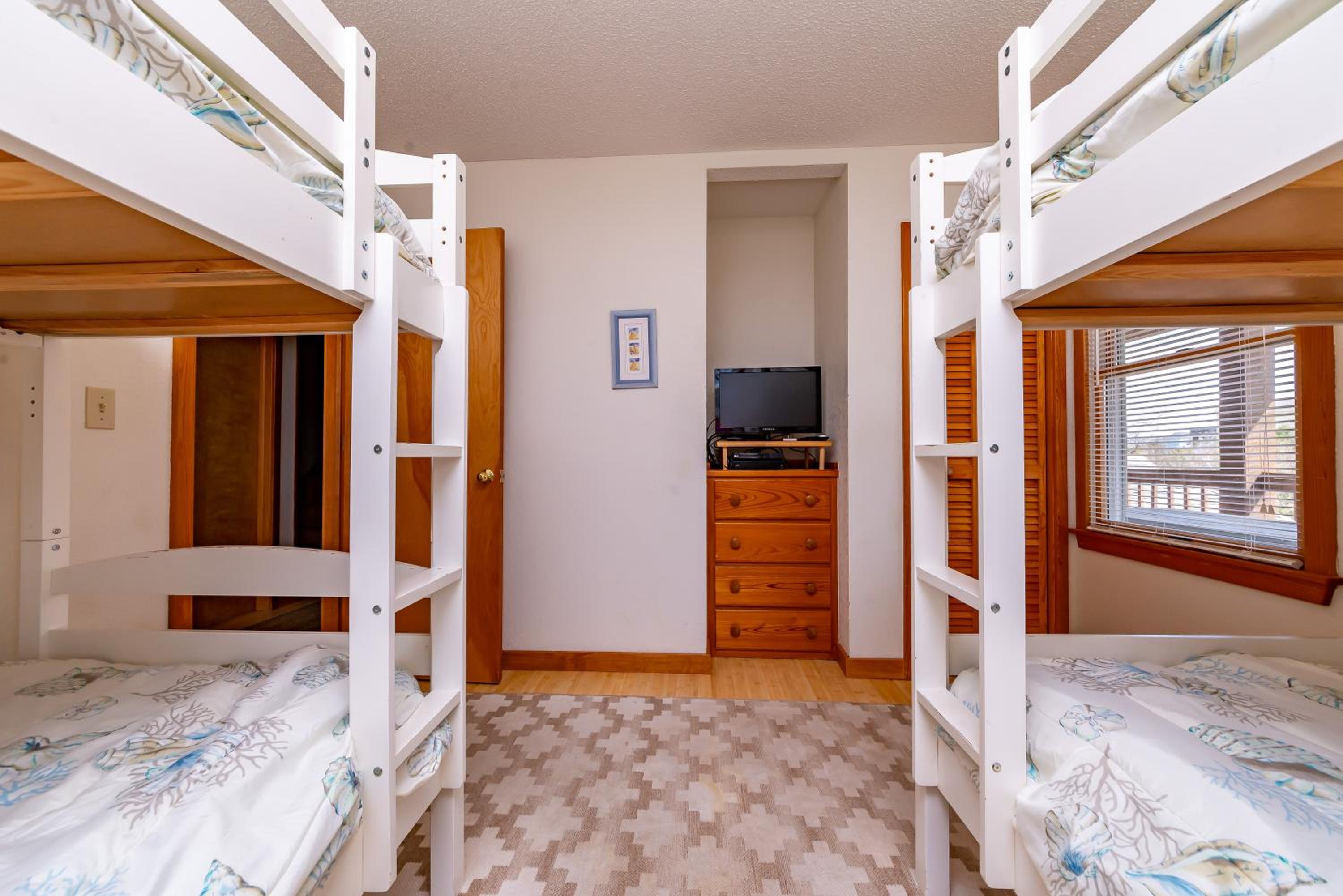 Windhaven - Corolla, Whalehead, Beach 400 Yds, Pool, Hot Tub, Tiki Bar, Pets OK, Flex Stays