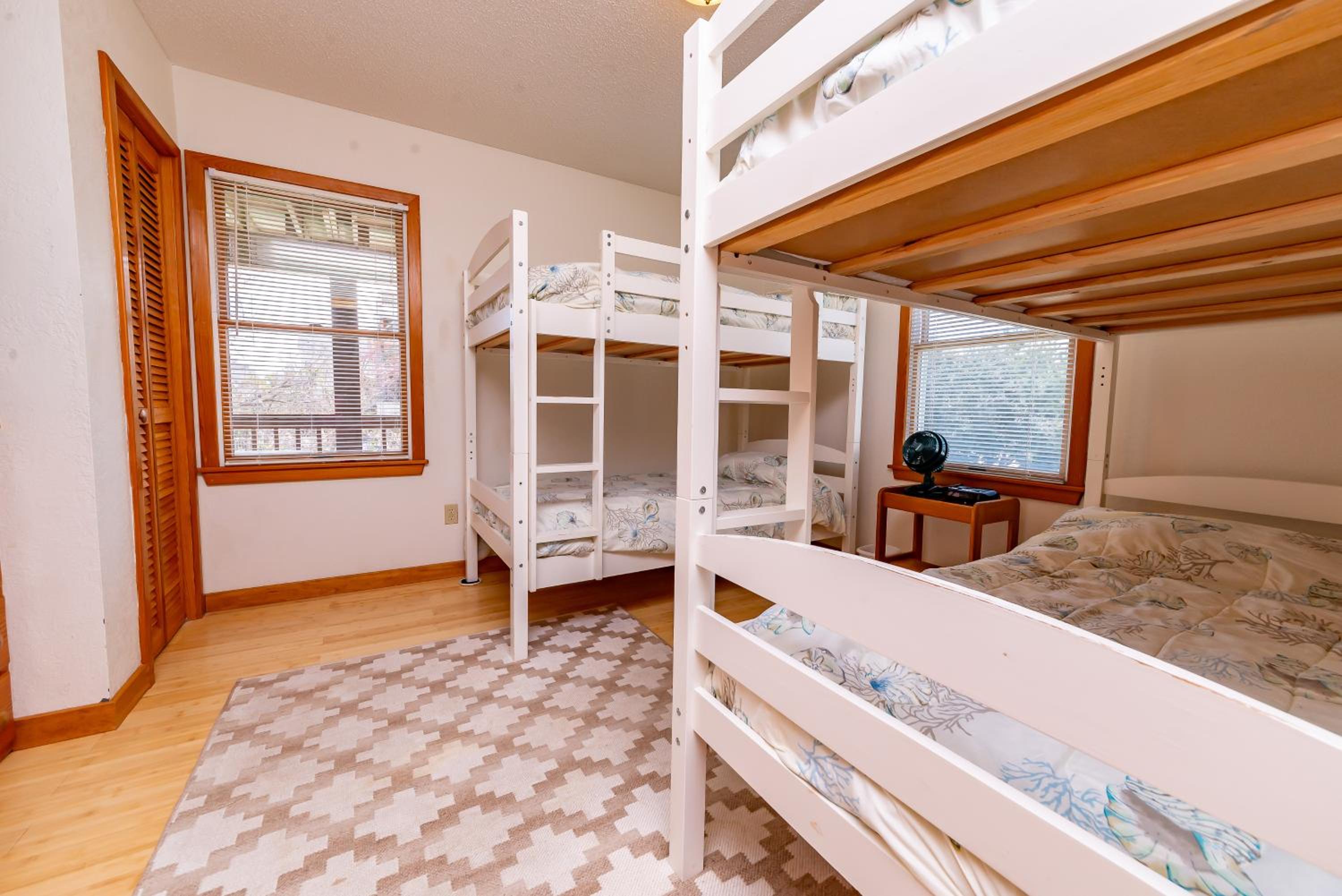 Windhaven - Corolla, Whalehead, Beach 400 Yds, Pool, Hot Tub, Tiki Bar, Pets OK, Flex Stays