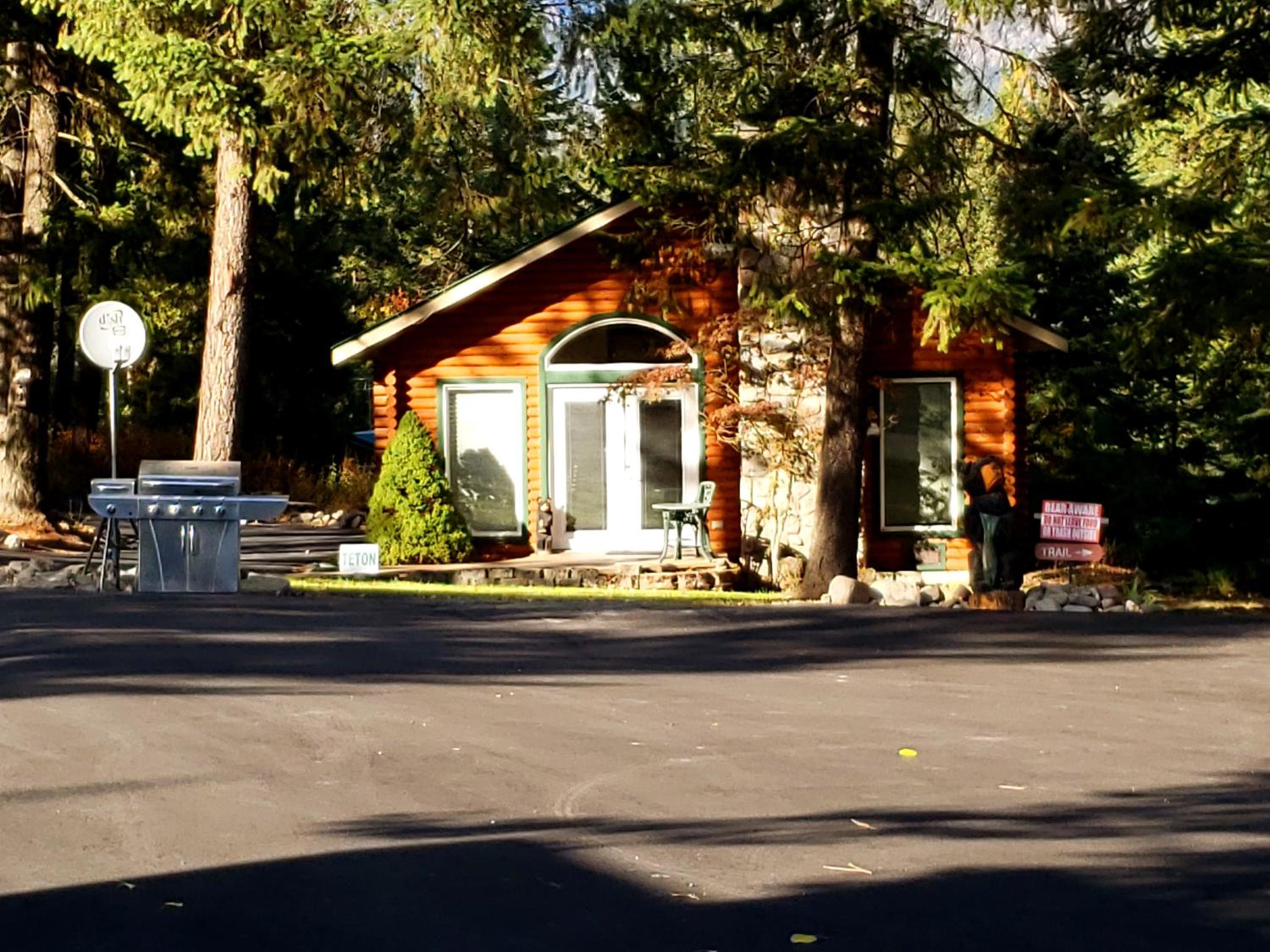 Riverfront Motel & Cabins