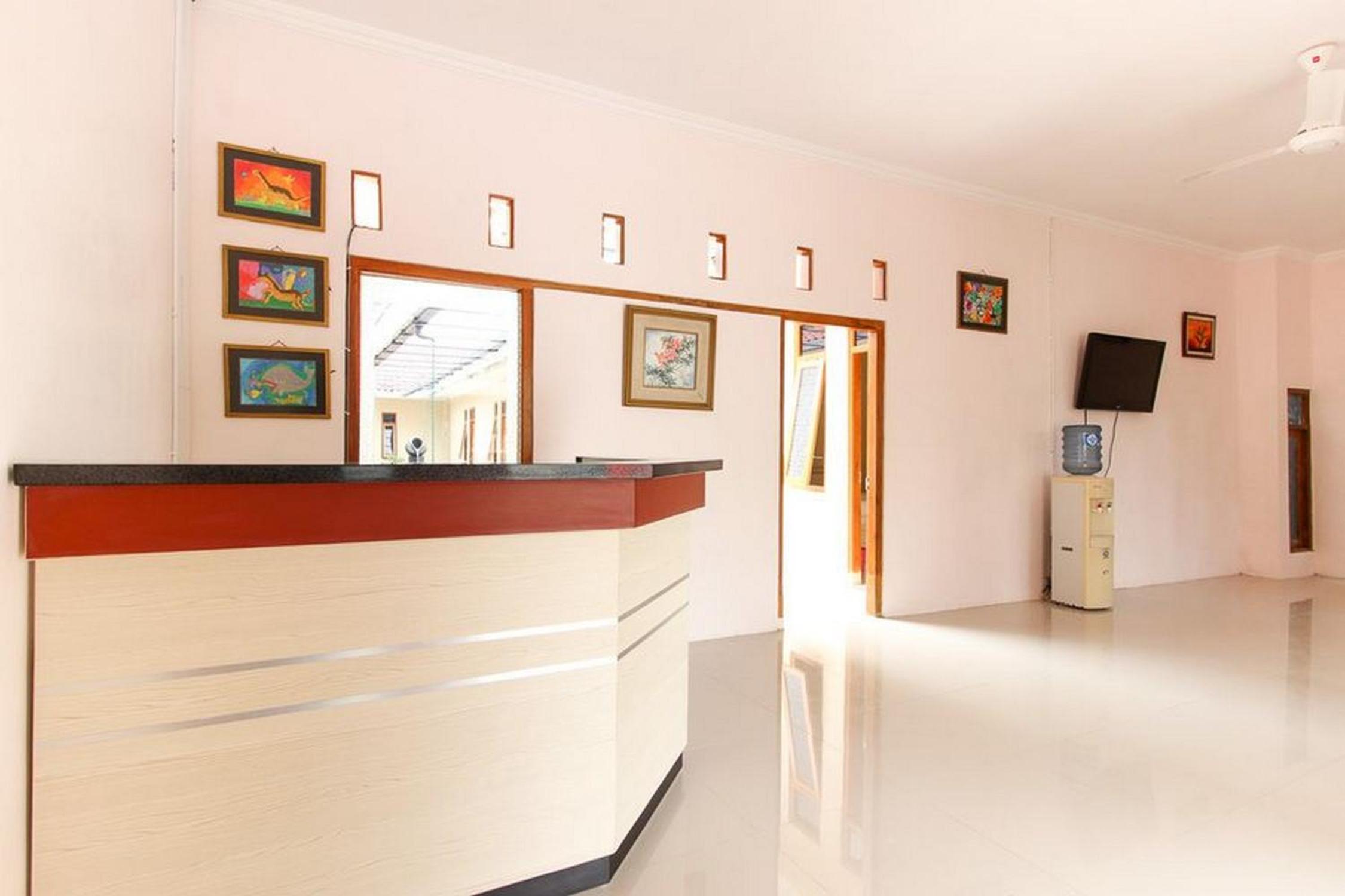 RedDoorz near Balekambang City Park view 4