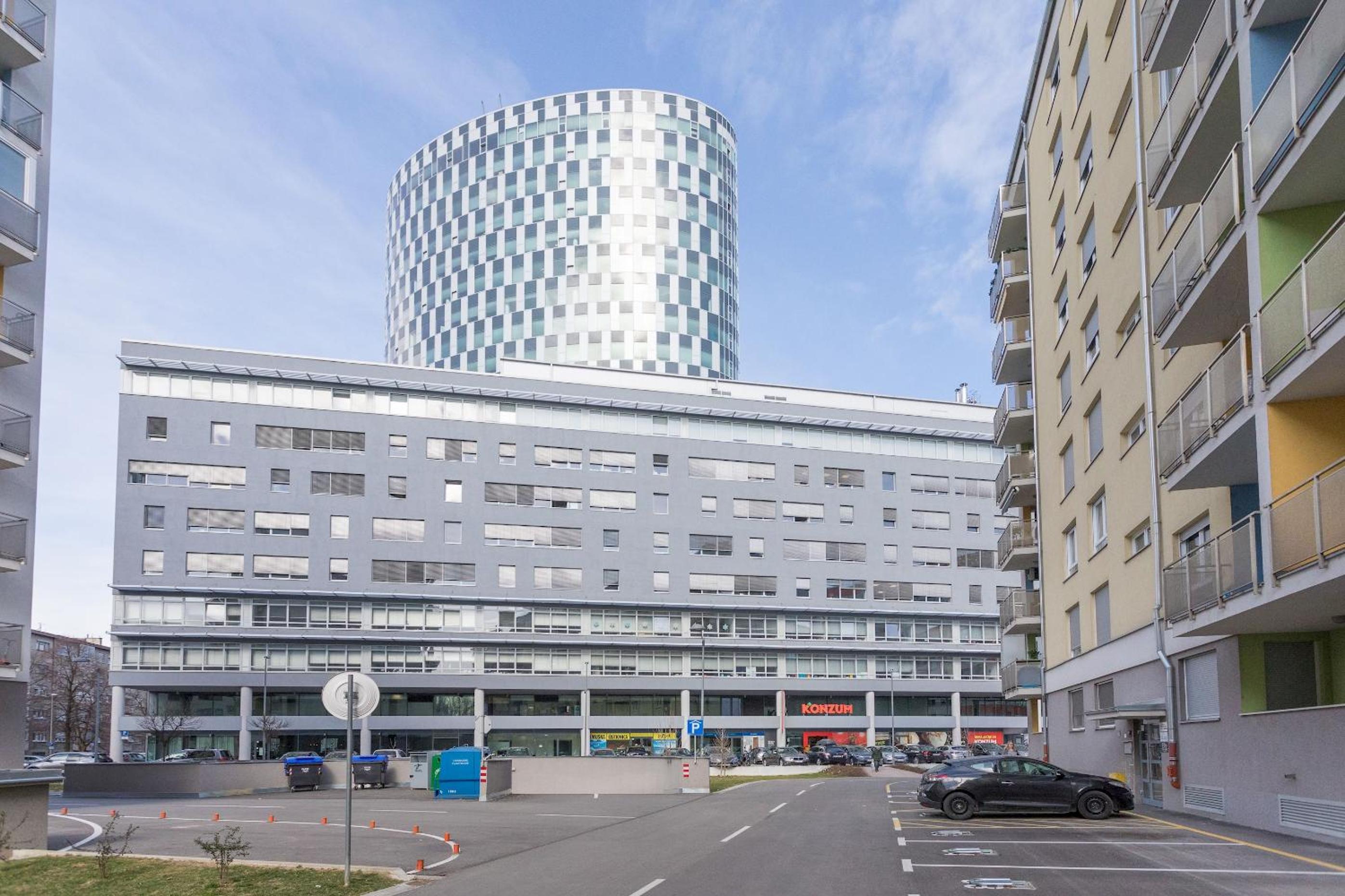 Cute and Sunny Studio with Balcony & Free Parking view 2