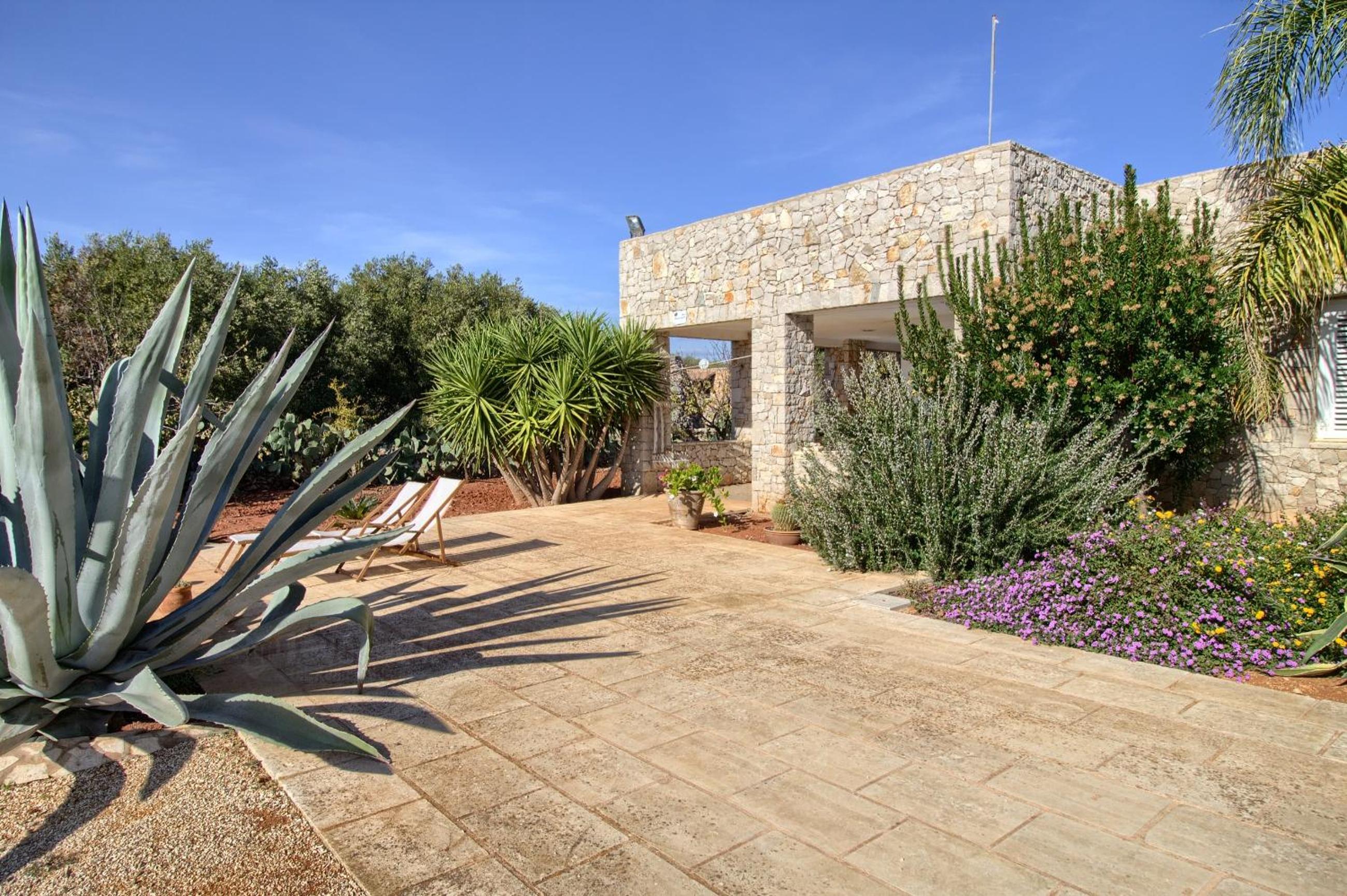 Villa La Pizzica by LoveSud view 2
