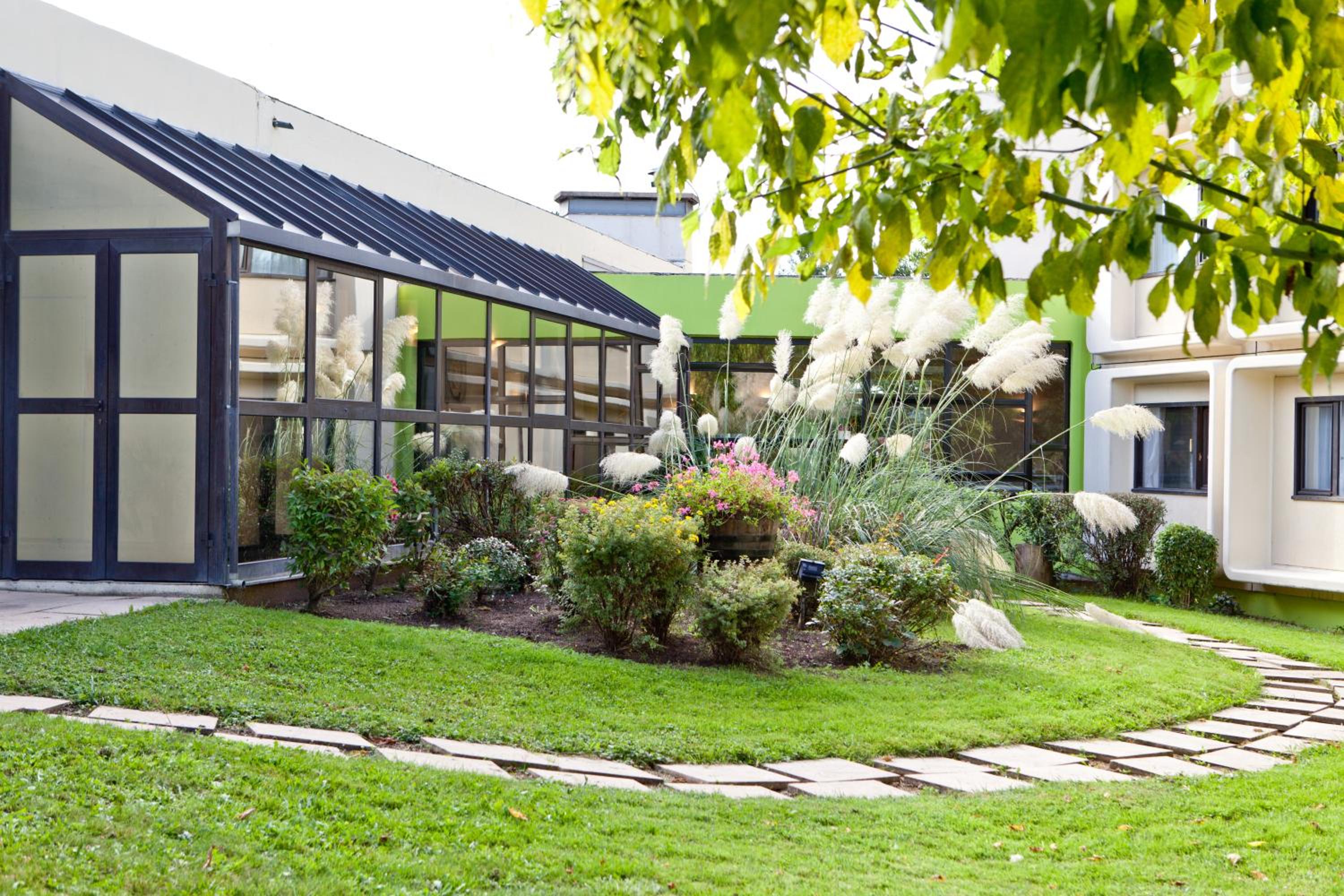 Chalon-Sur-Saone Vacations - ibis Styles Chalon sur Saone - Property Image 1