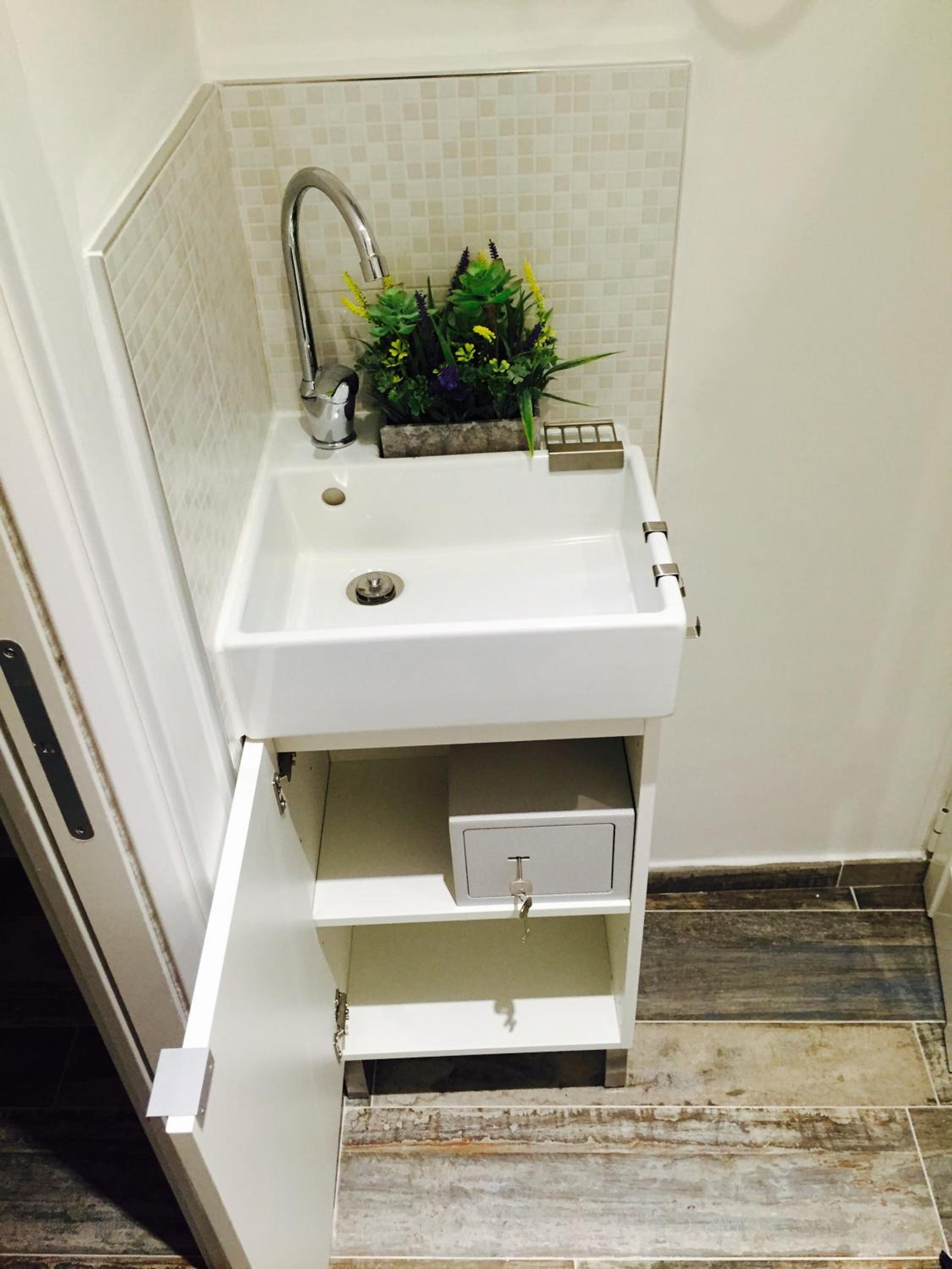 Il Pavone, bed and breakfast en Bari — bathroom