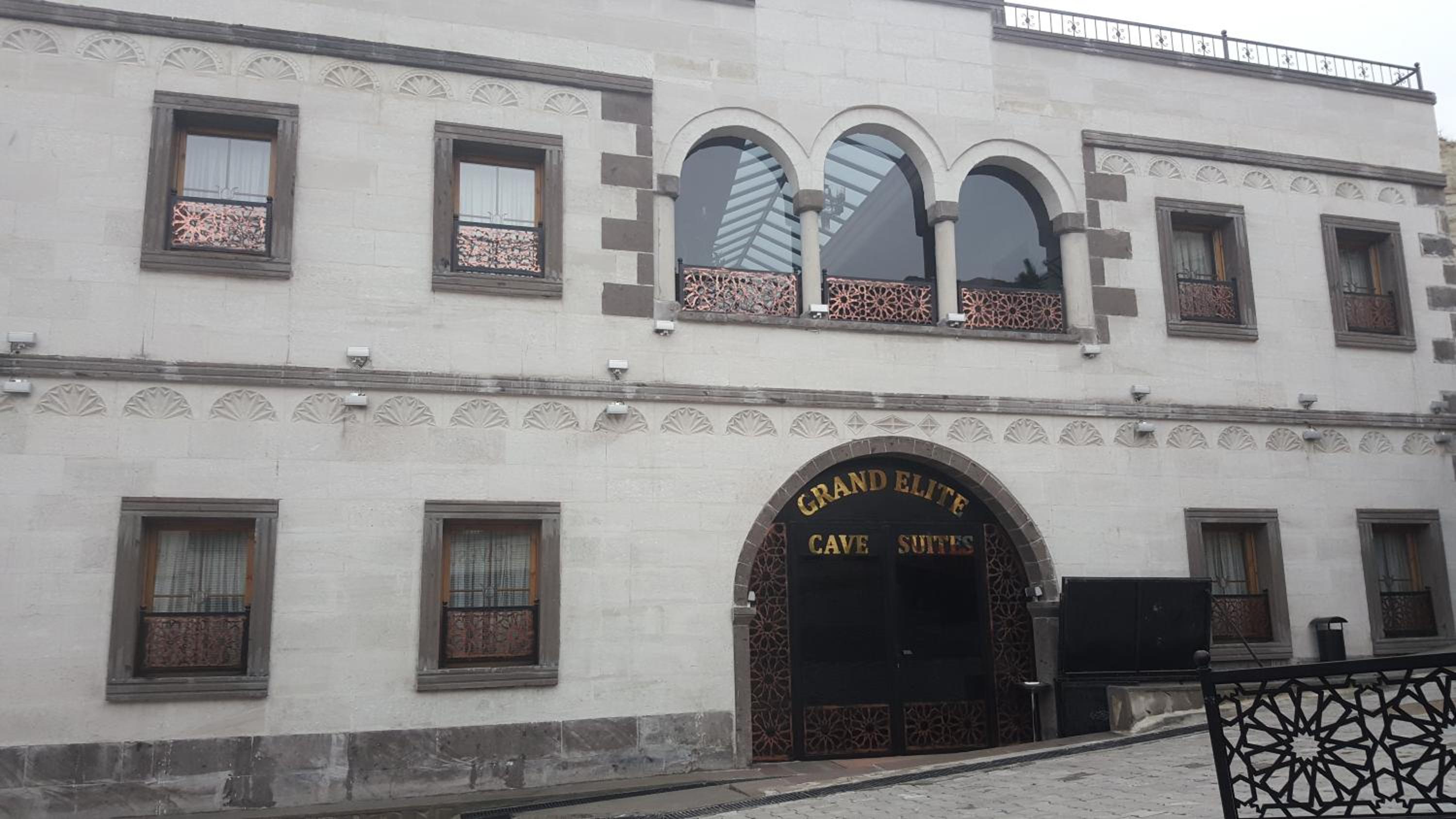 Grand Elite Cave Suites - Image 31