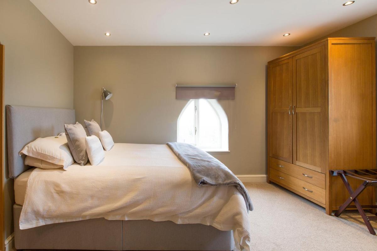 Grooms Cottage view 3