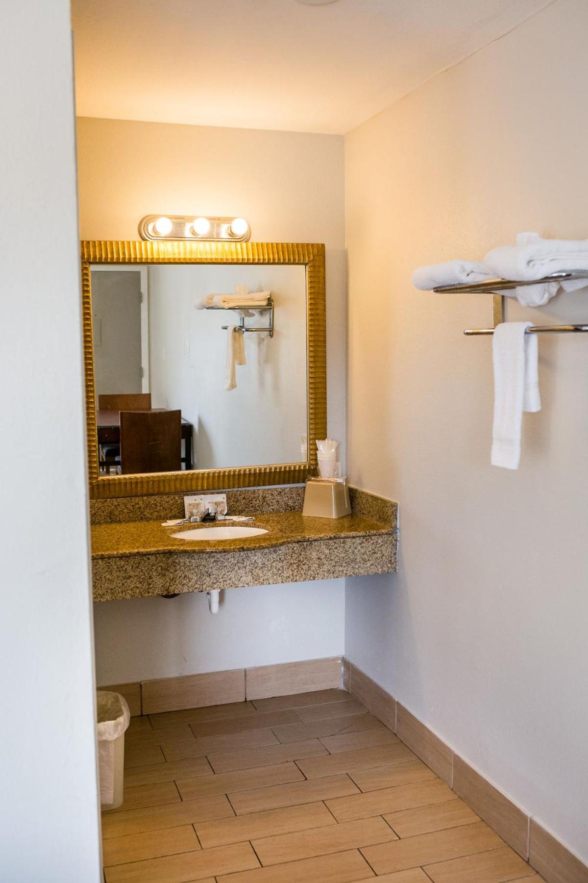 Harmony Inn and Suites