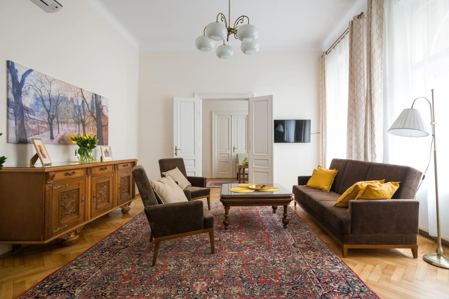 Belle Epoque II, luxury suite 50m to Main Square view 4