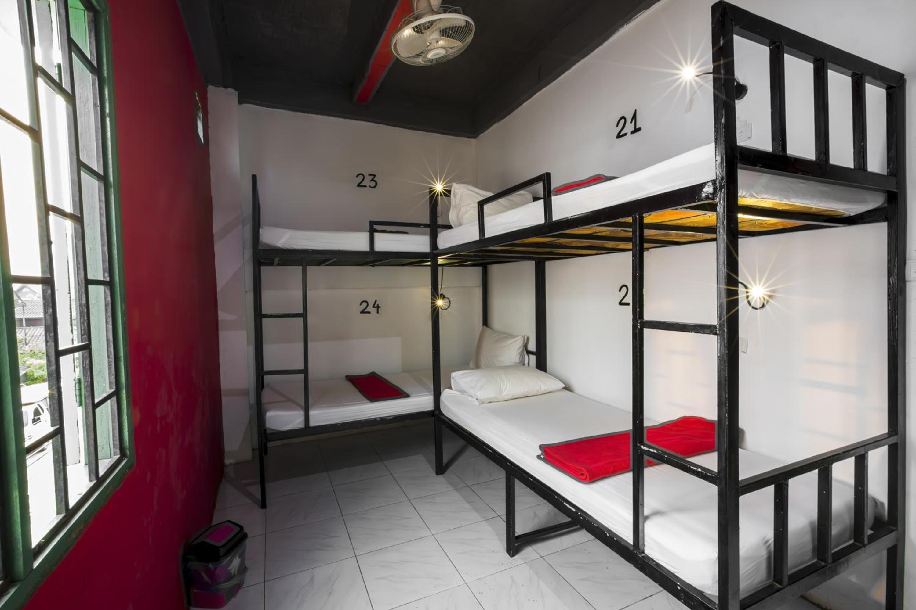 Vangvieng Rock Backpacker Rooftop Hostel