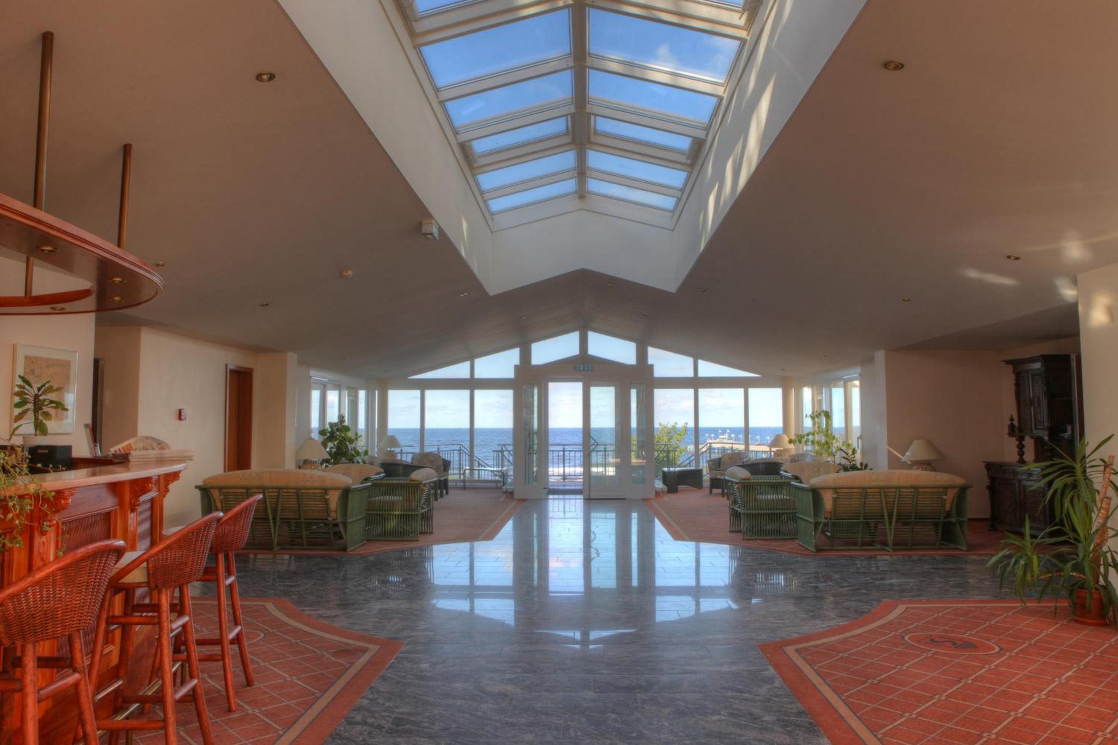 SEETELHOTEL Ostseeresidenz Bansin mit Pool und unmittelbarer Strandnähe