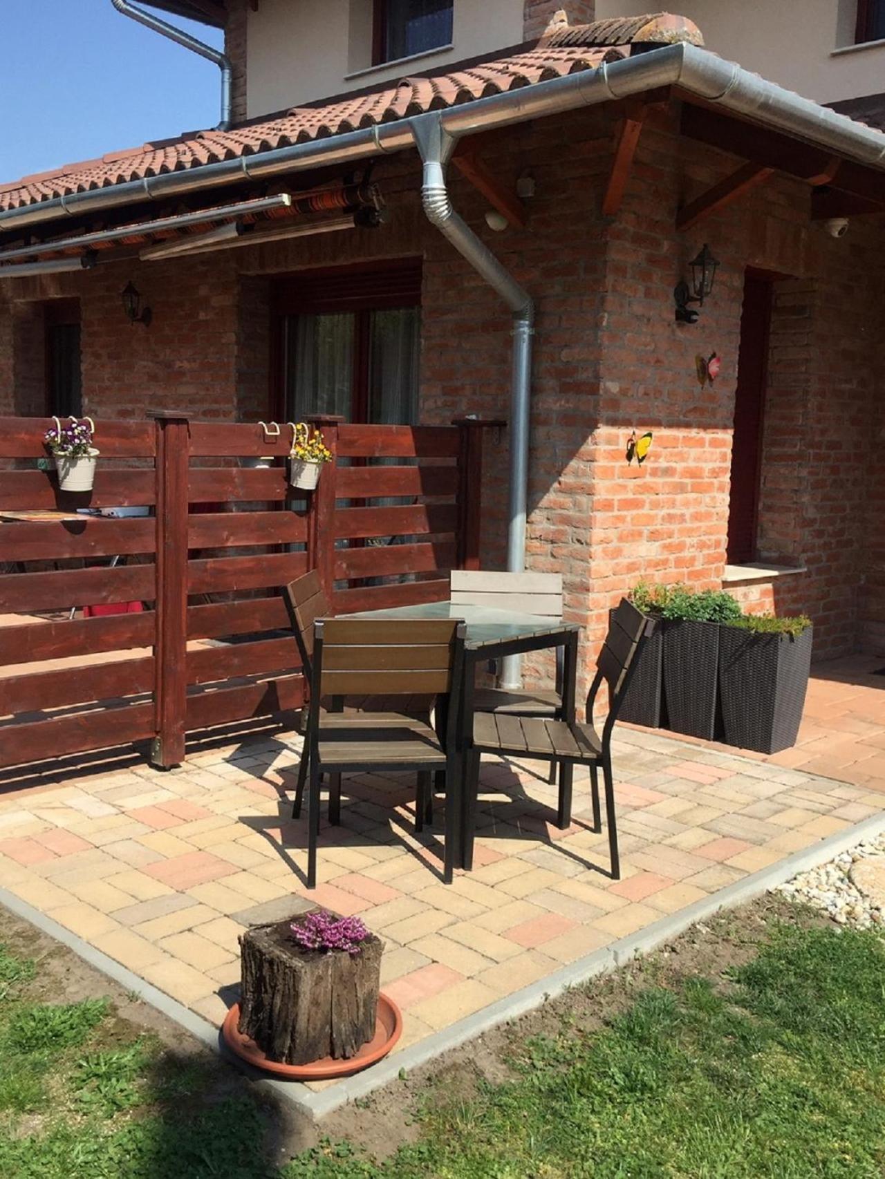 Cherry Apartmanház