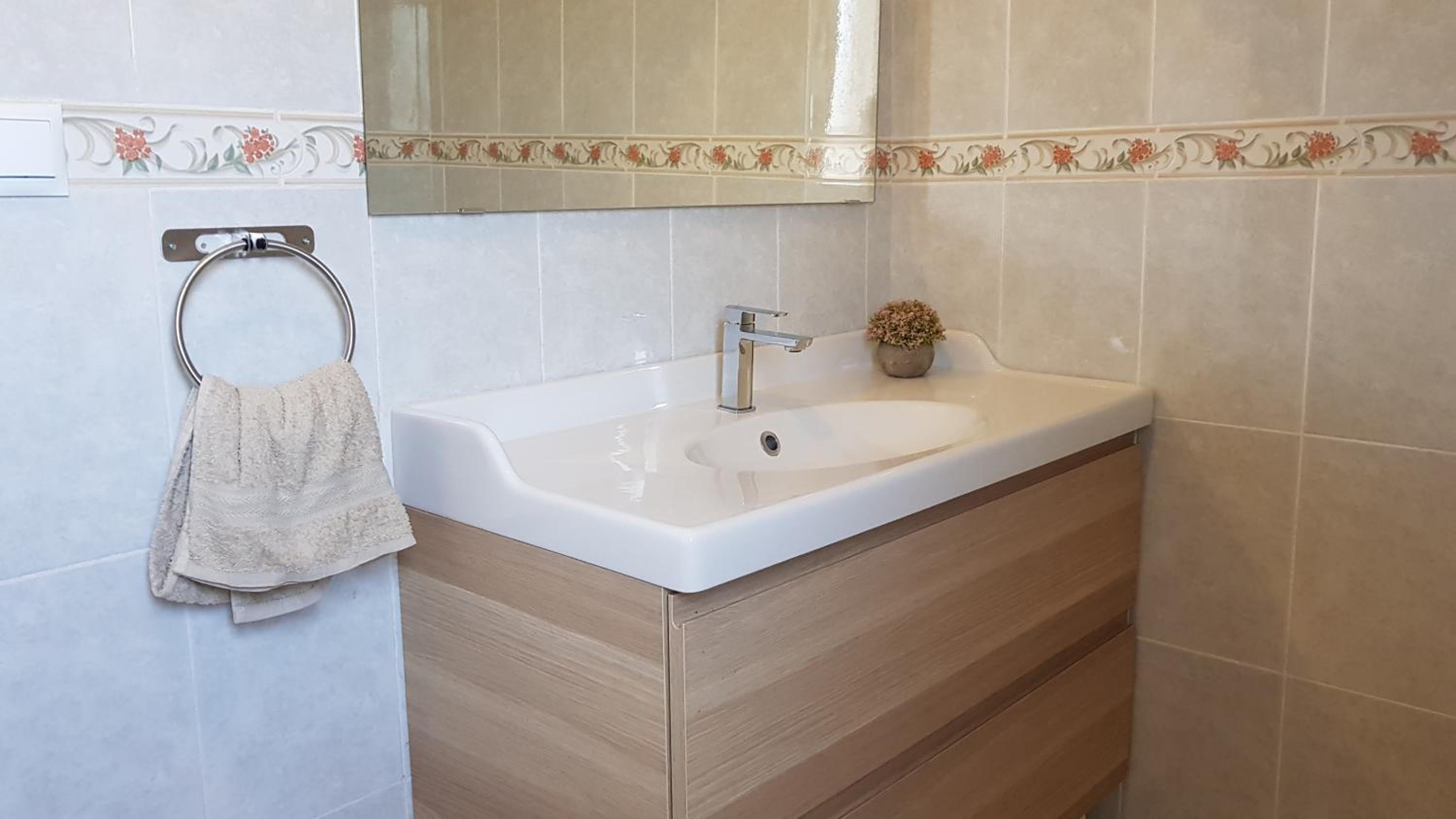 Villa La Zenia, Private pool, 10min walk to La Zenia Beach, for 6 people