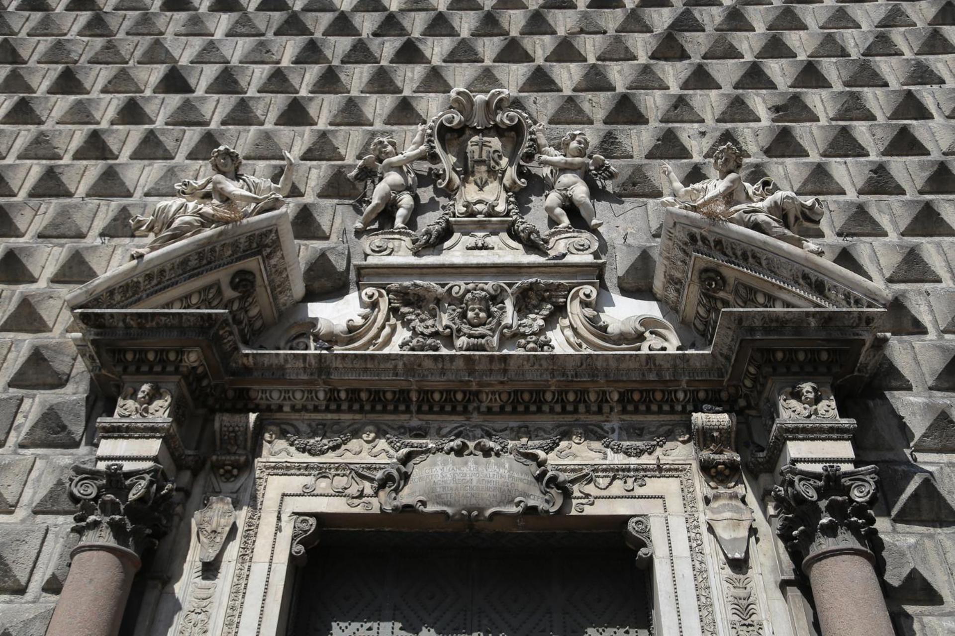 Palazzo Carafa della Spina room and apartment — Naples