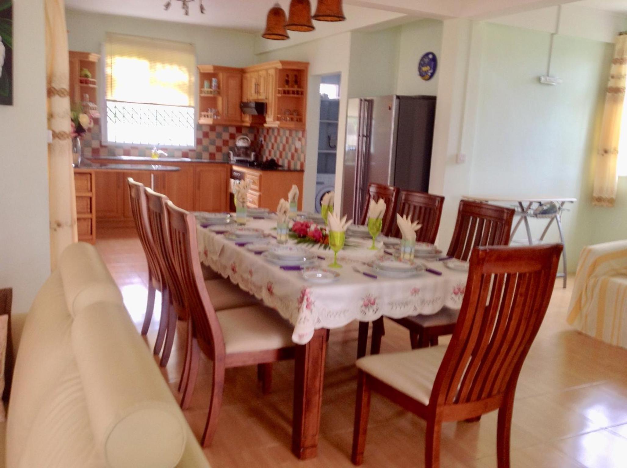 Fayruz Villa is a 3 bedroom, 3 bathroom detached house with AC and swimming pool 5 minutes walk from Flic en Flac public beach view 5