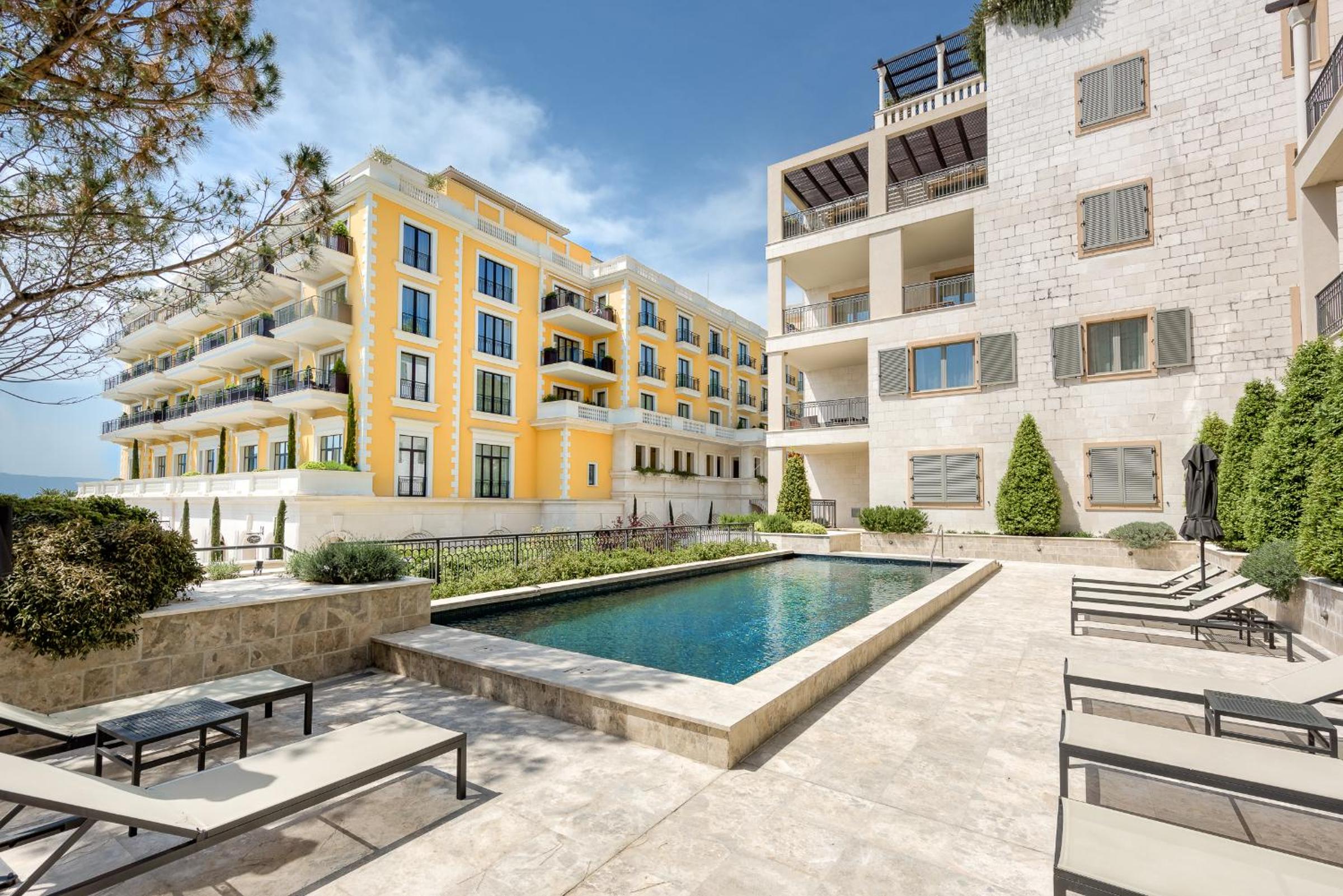 Porto Montenegro Tara 302 view 3