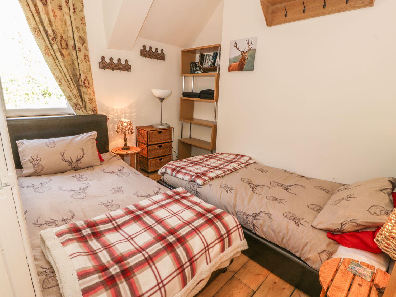 Crinan Canal Cottage No8