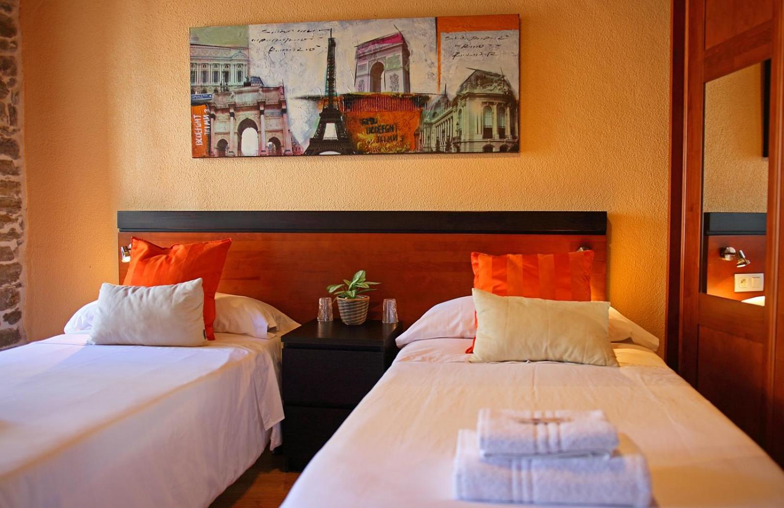 Aqua Rooms Sarria view 5