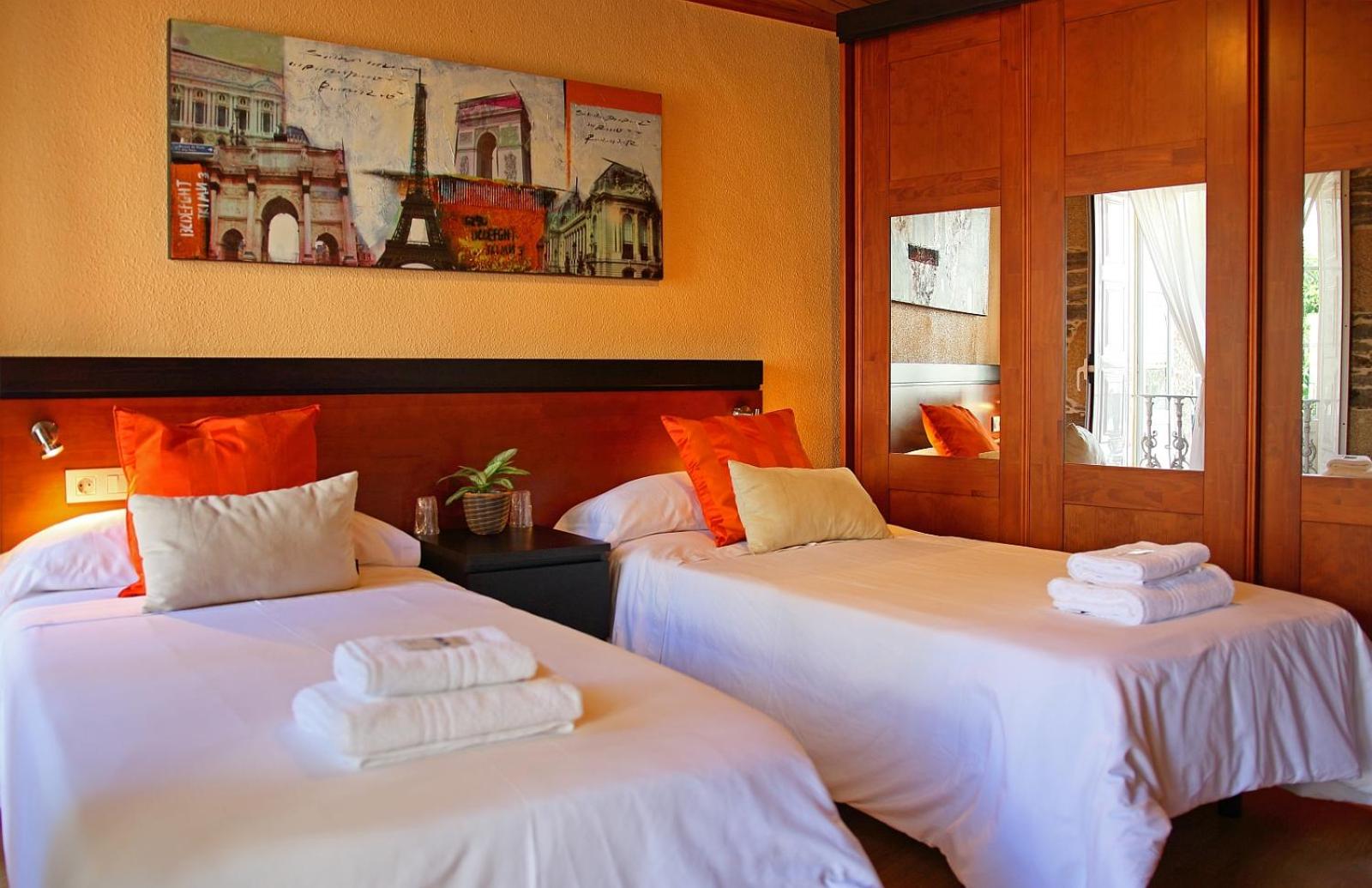 Aqua Rooms Sarria view 4