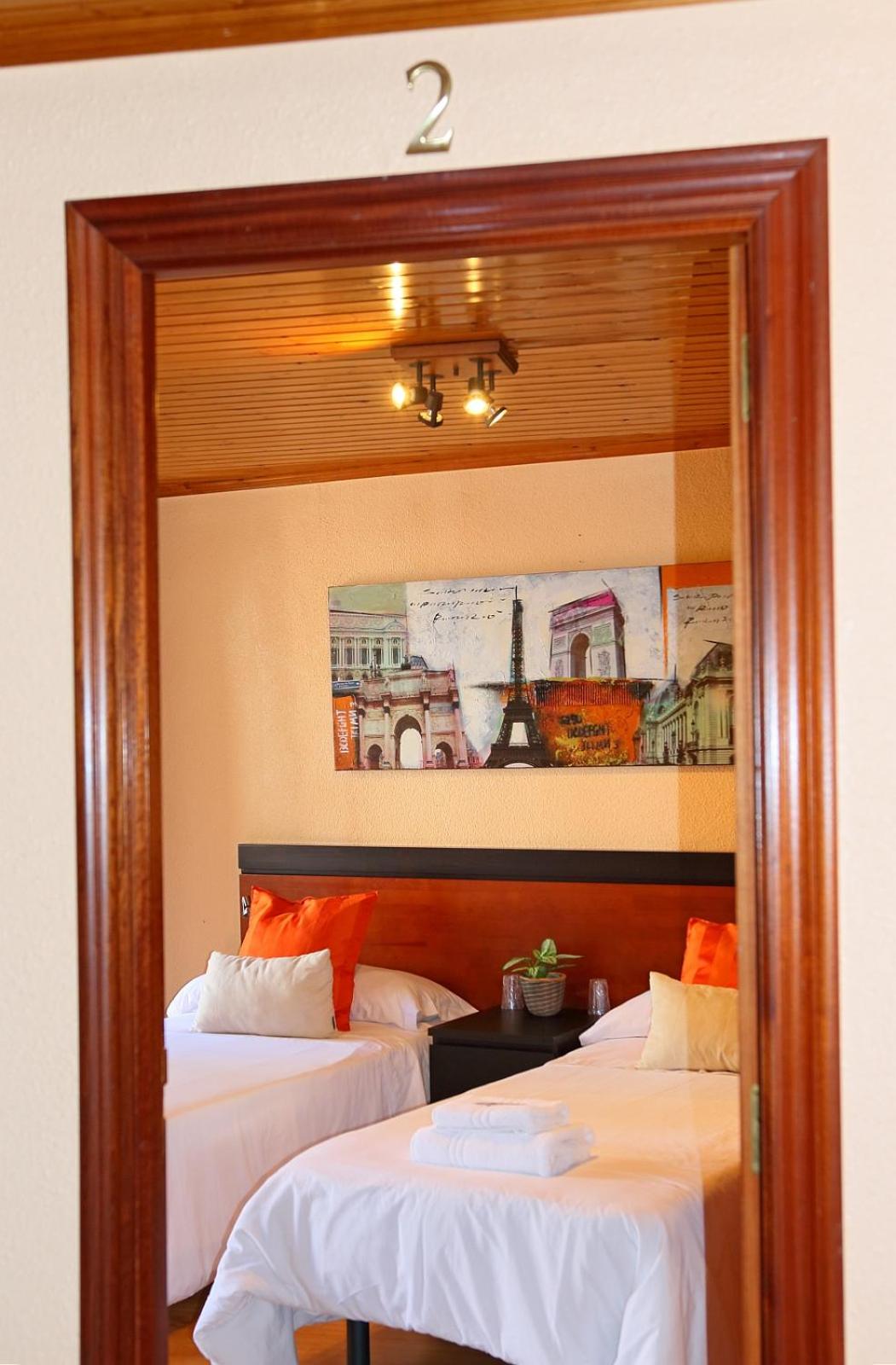 Aqua Rooms Sarria view 3
