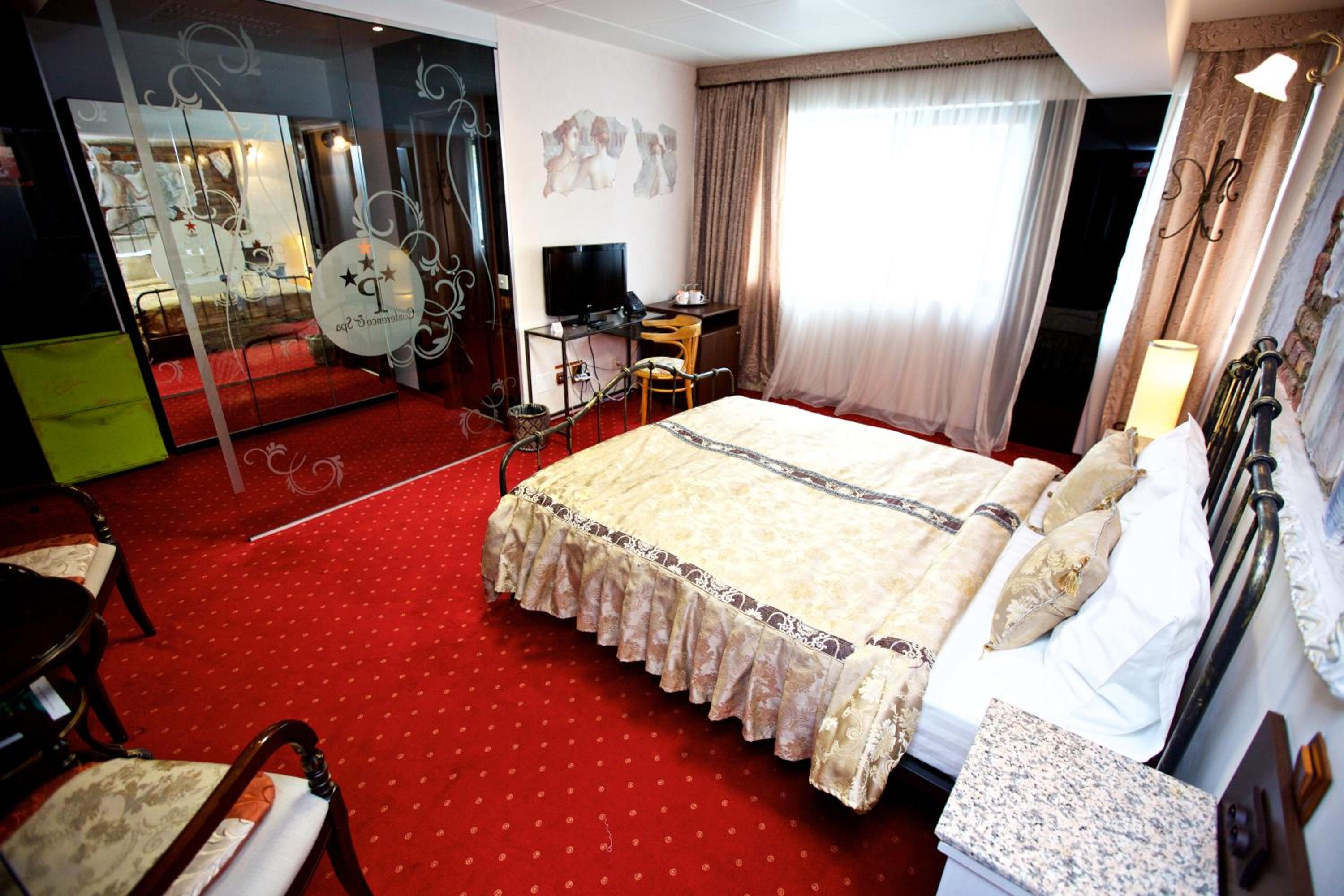 LEGENDS Chambers by Grand Pier Boutique
