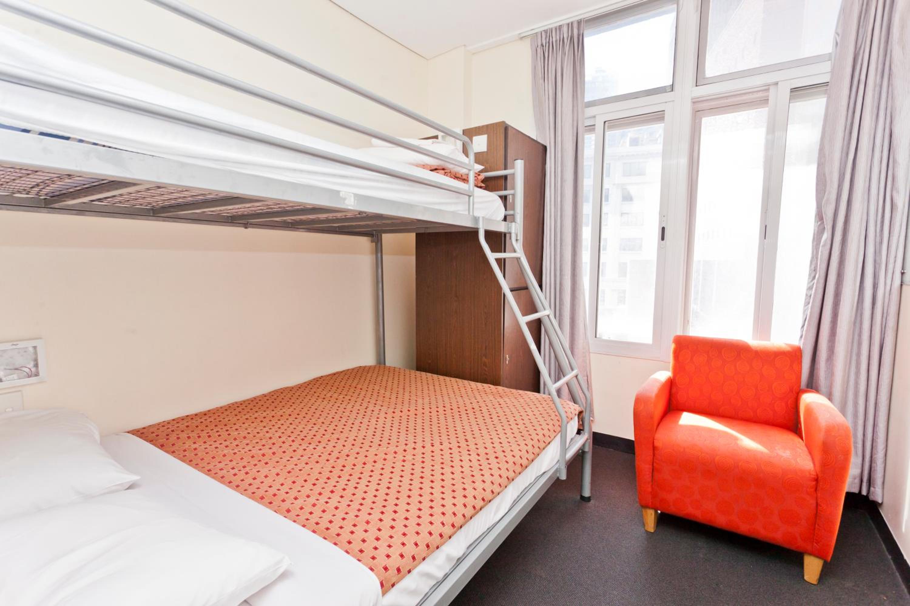 790 on George Backpackers