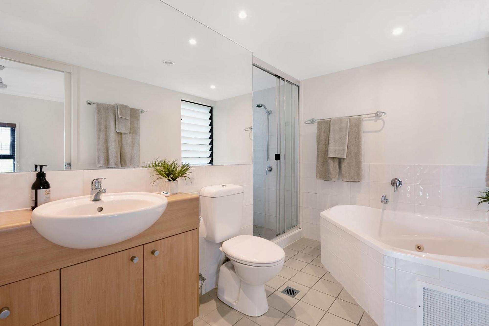 Oasis Apartments on Hamilton Island by HIHA
