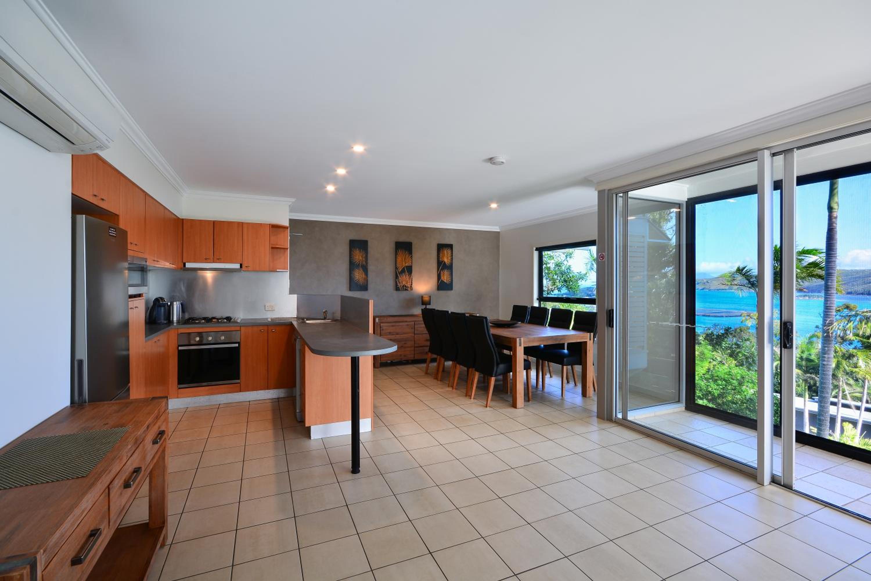Oasis Apartments on Hamilton Island by HIHA