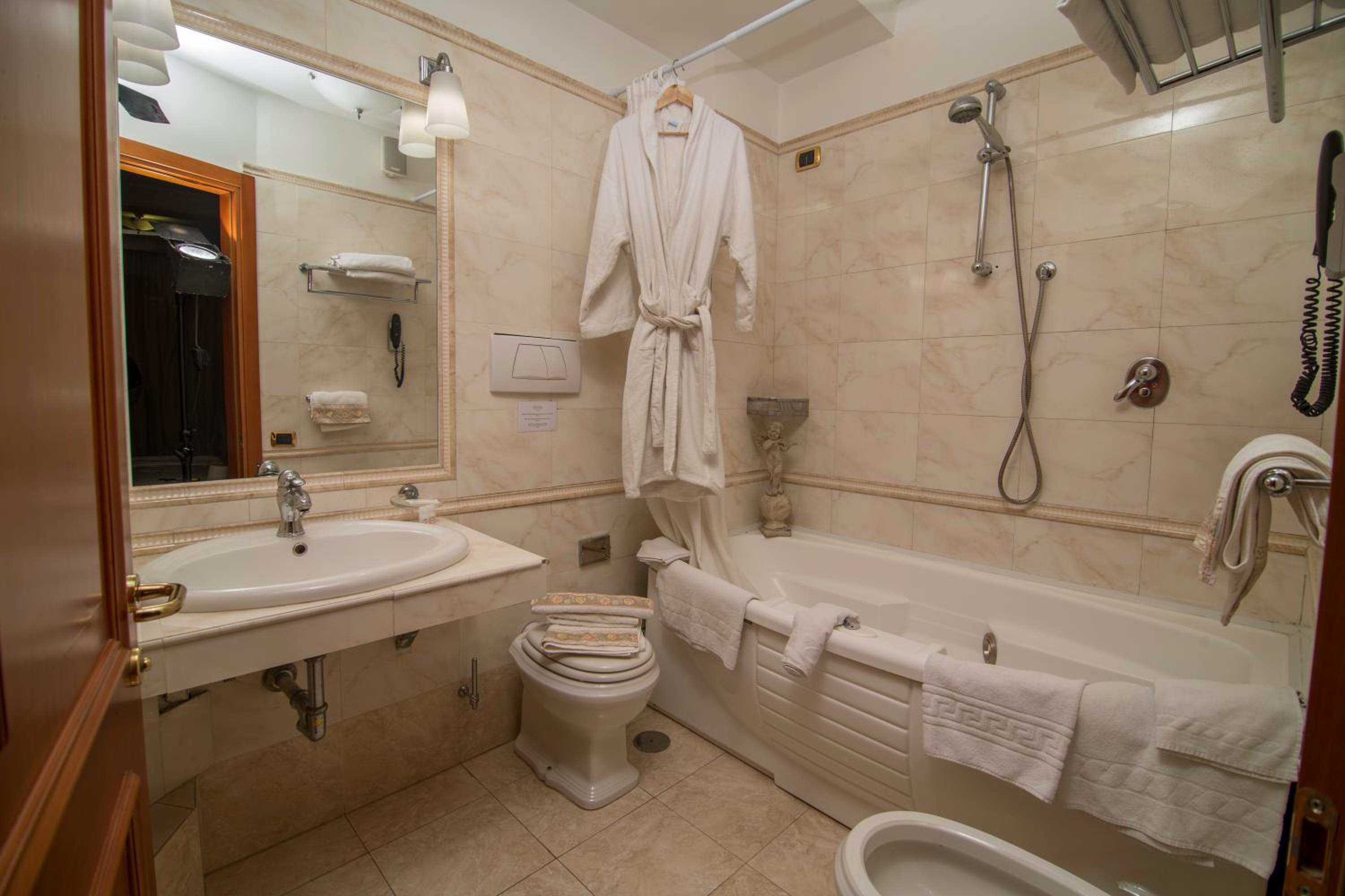 Luxury Rooms H 2000 Roma