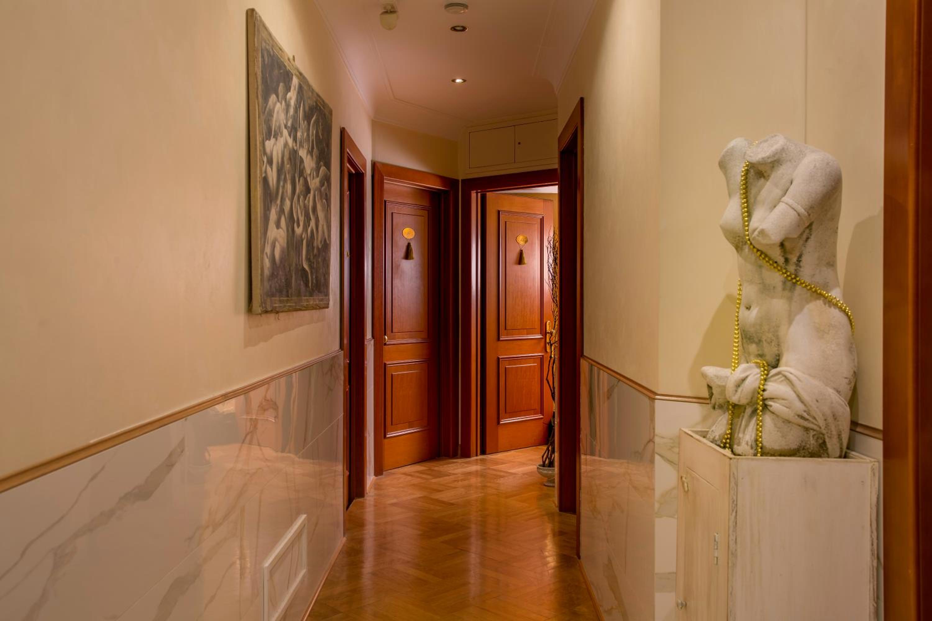 Luxury Rooms H 2000 Roma