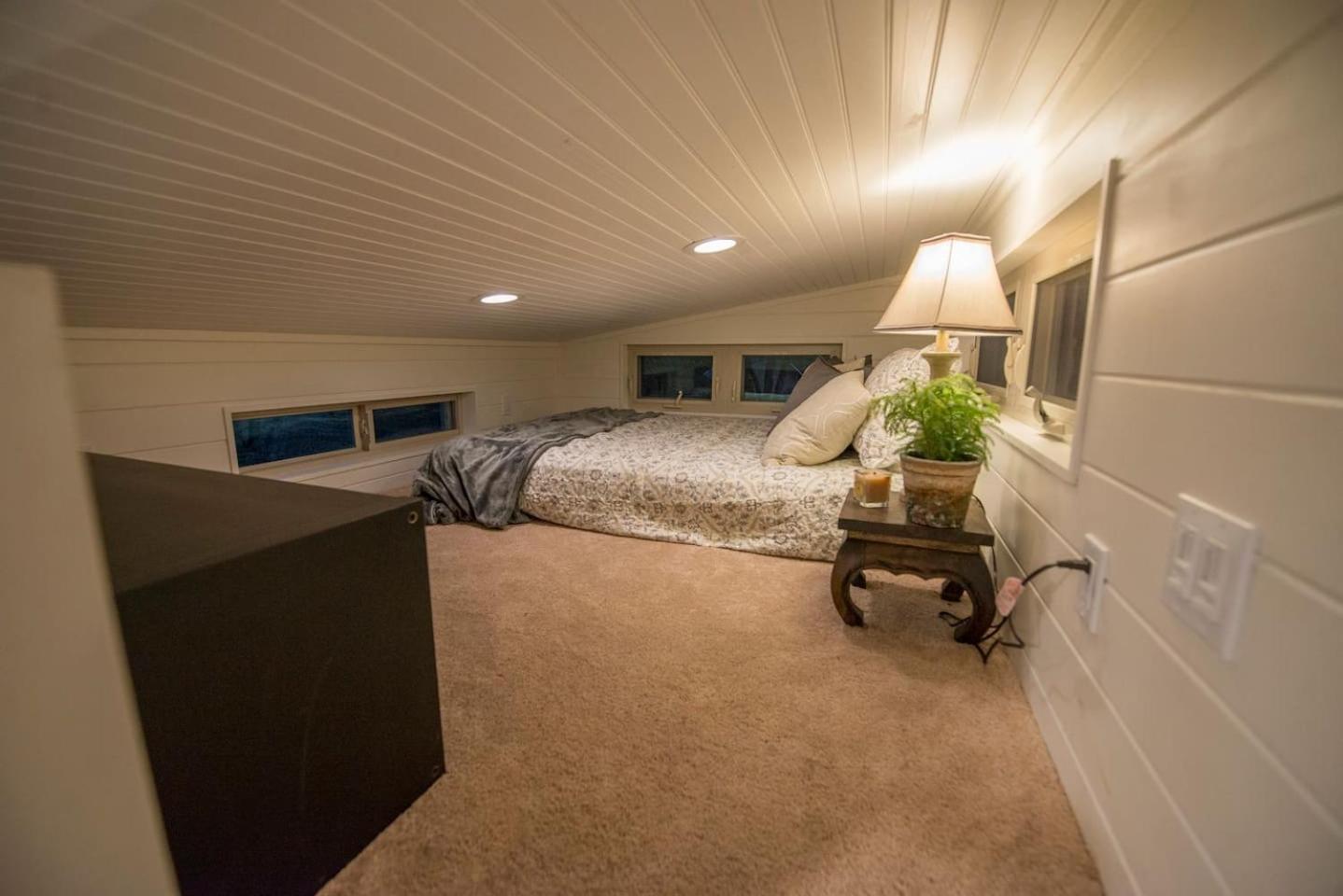 Montana Escape Elegant Tiny House in Waco Near Magnolia