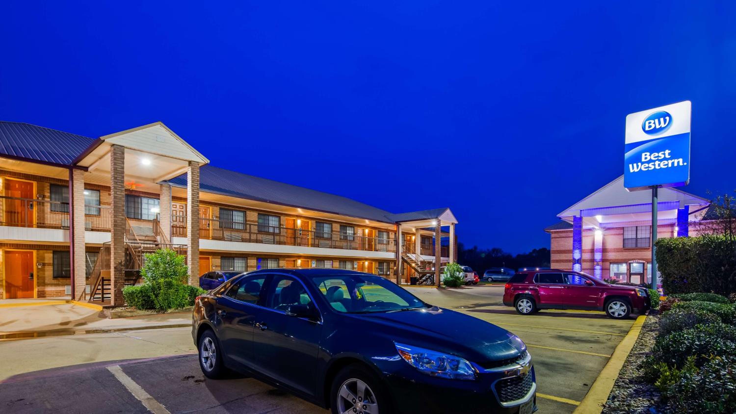 Marshall Vacations - Best Western Executive Inn - Property Image 5