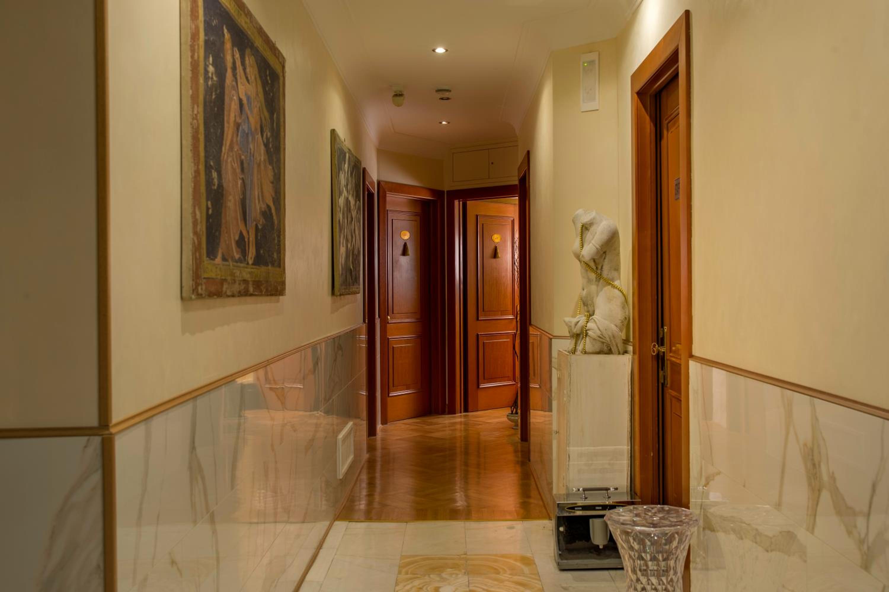 Luxury Rooms H 2000 Roma 2