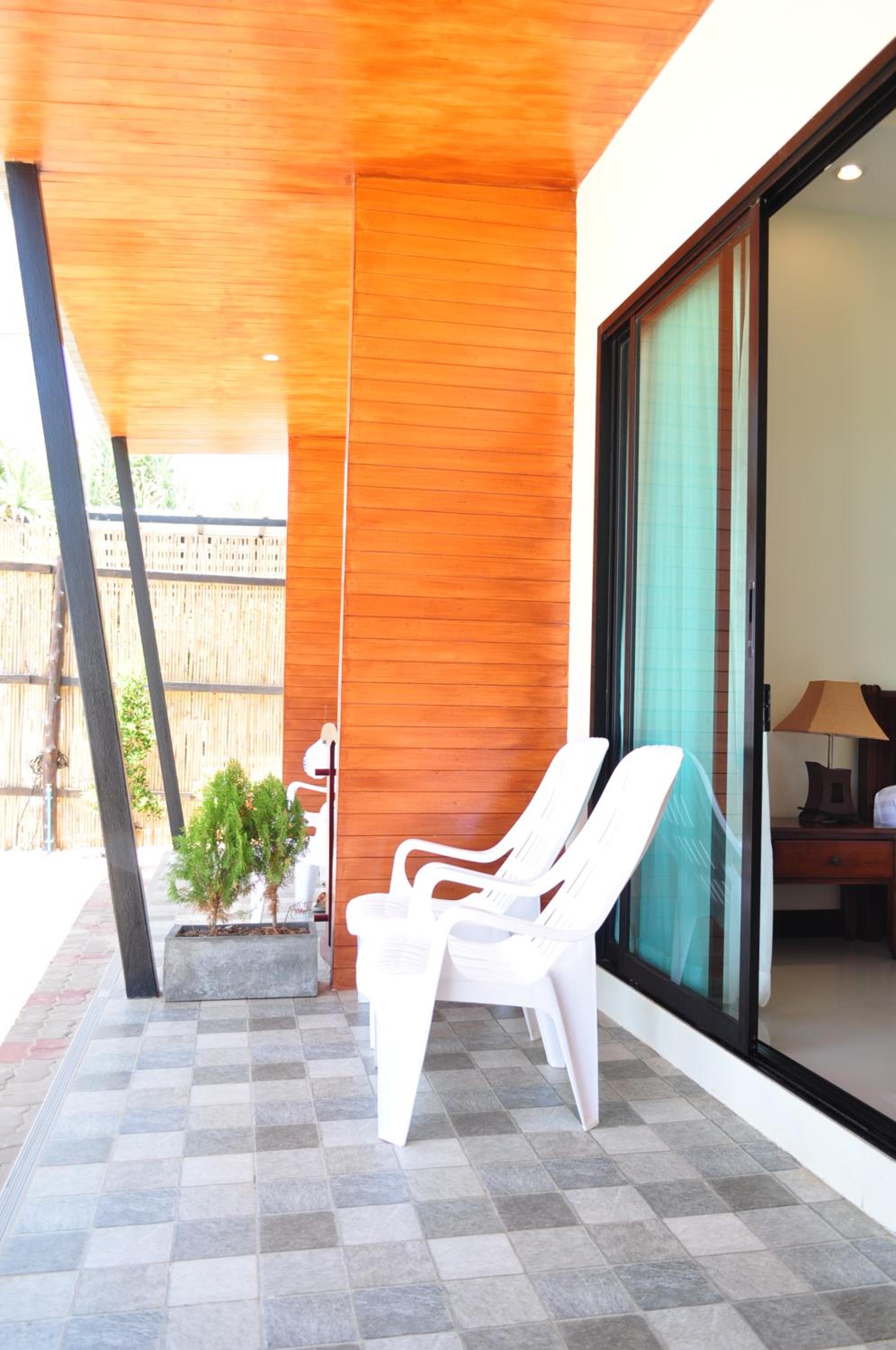 Lanta Seafront Resort