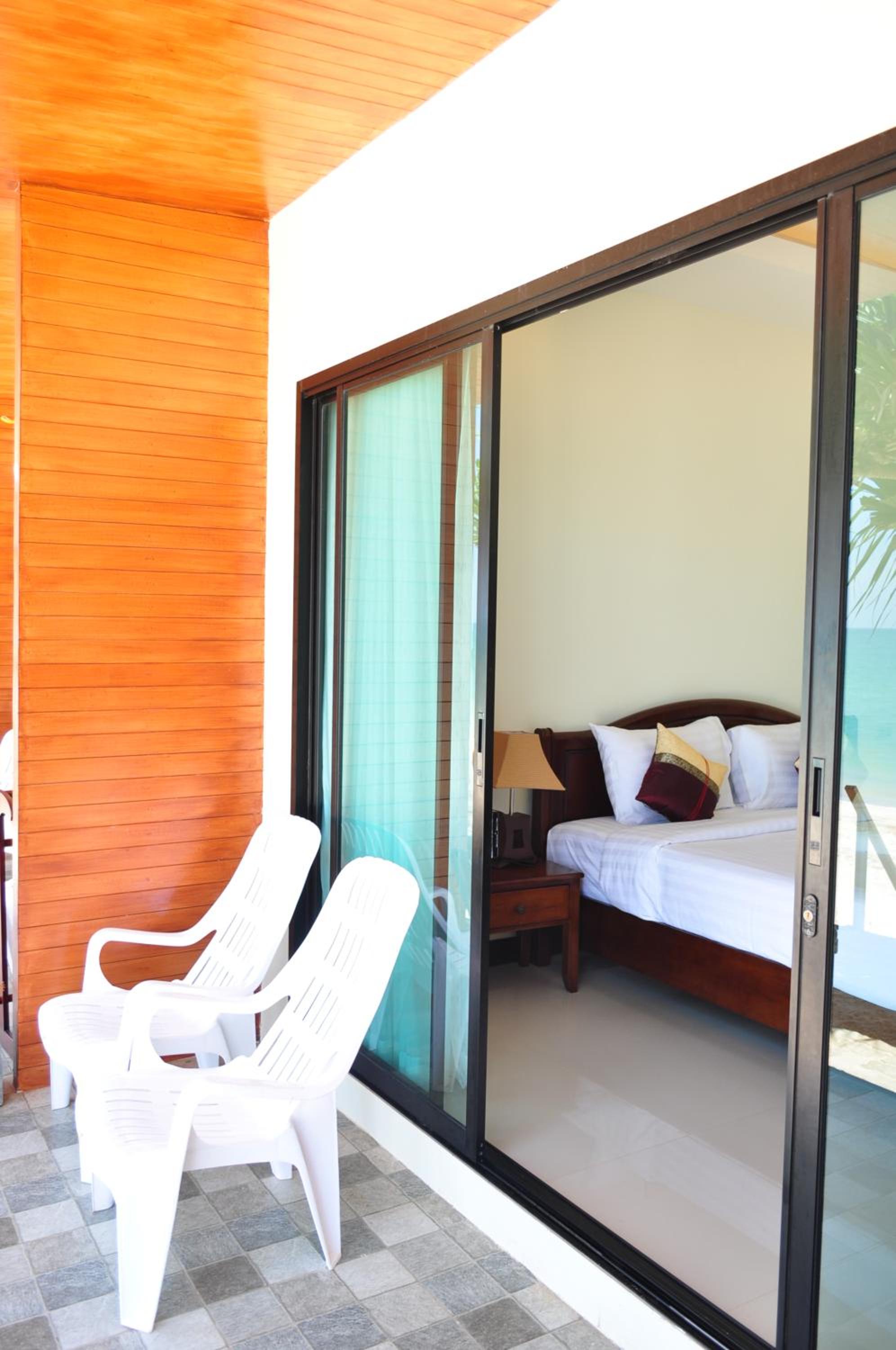 Lanta Seafront Resort