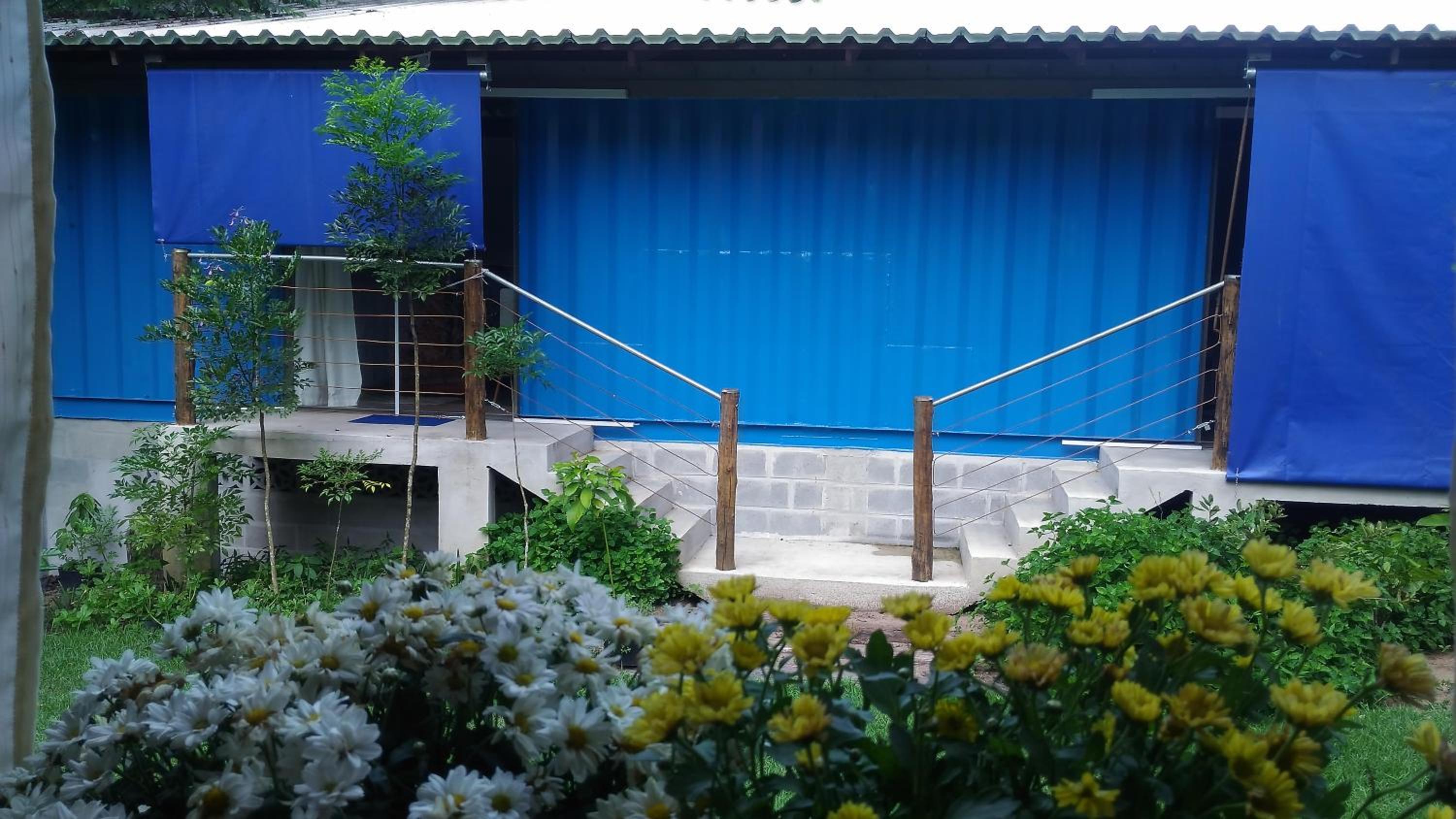 Eco Manguinhos Pousada Container view 2