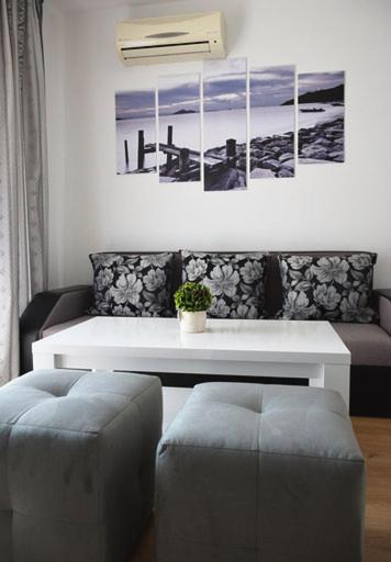 Stela Apartments
