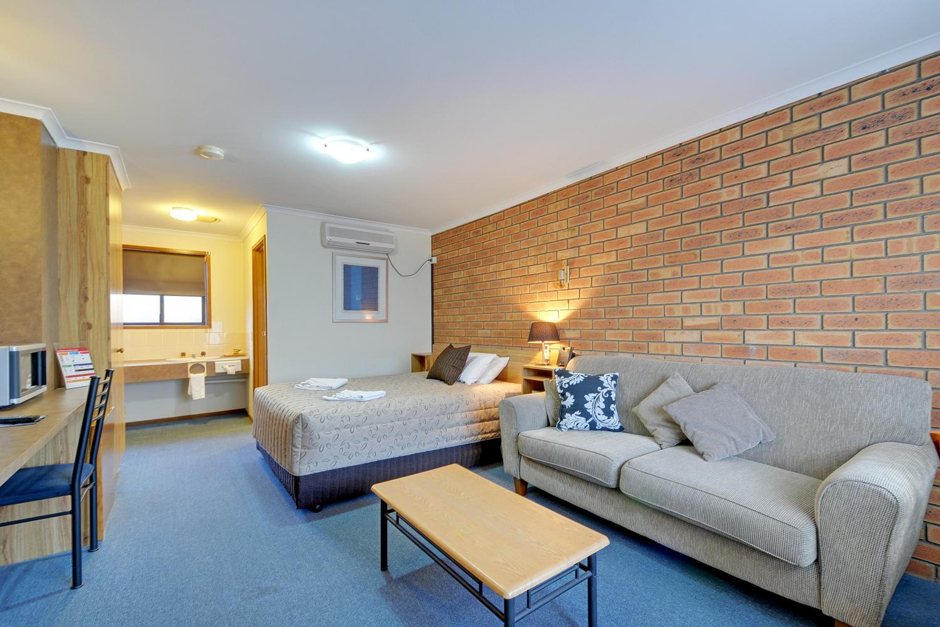 Tree Rose Motel Morwell view 3