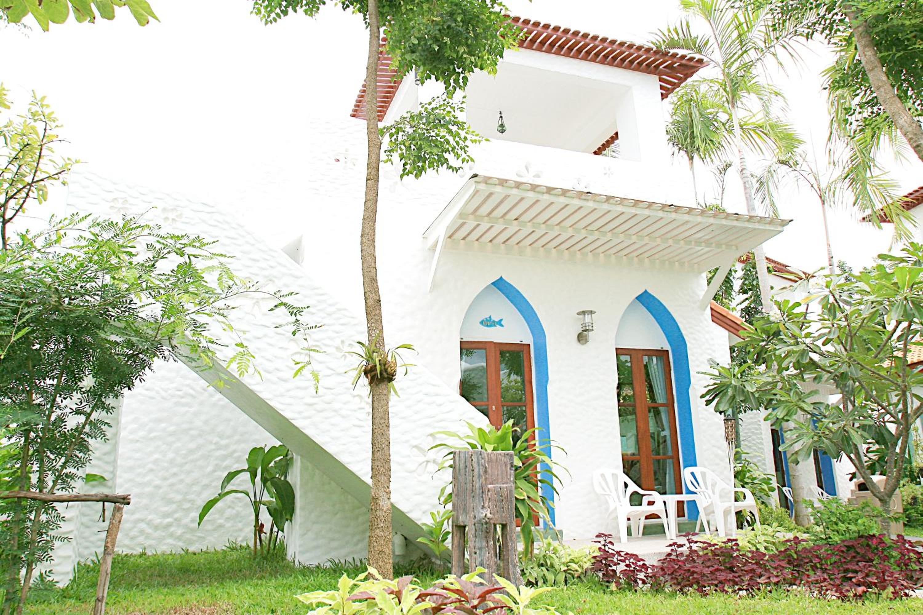 Baanmontra Beach Resort - Bankrut
