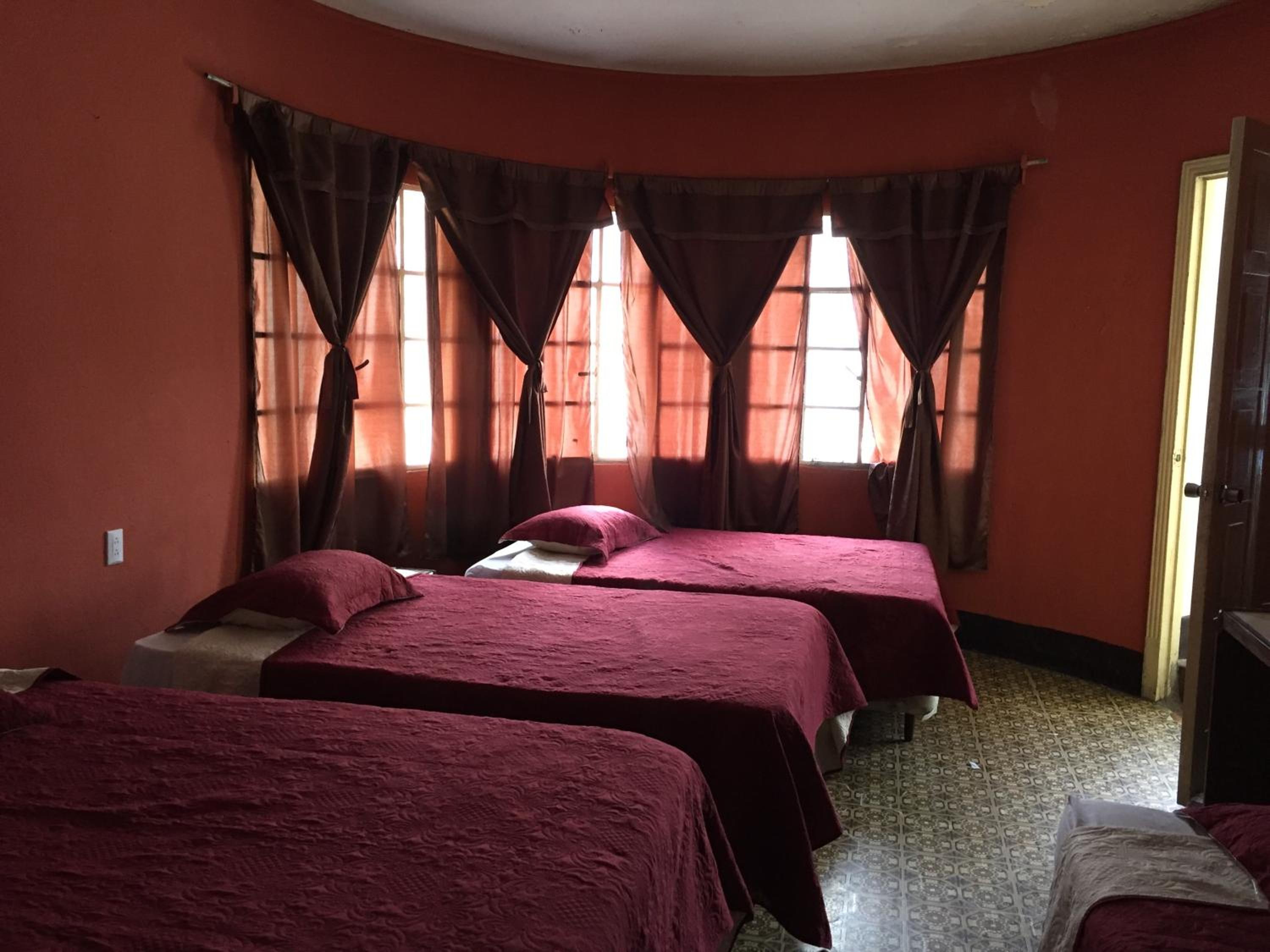 Hotel Mayesstic