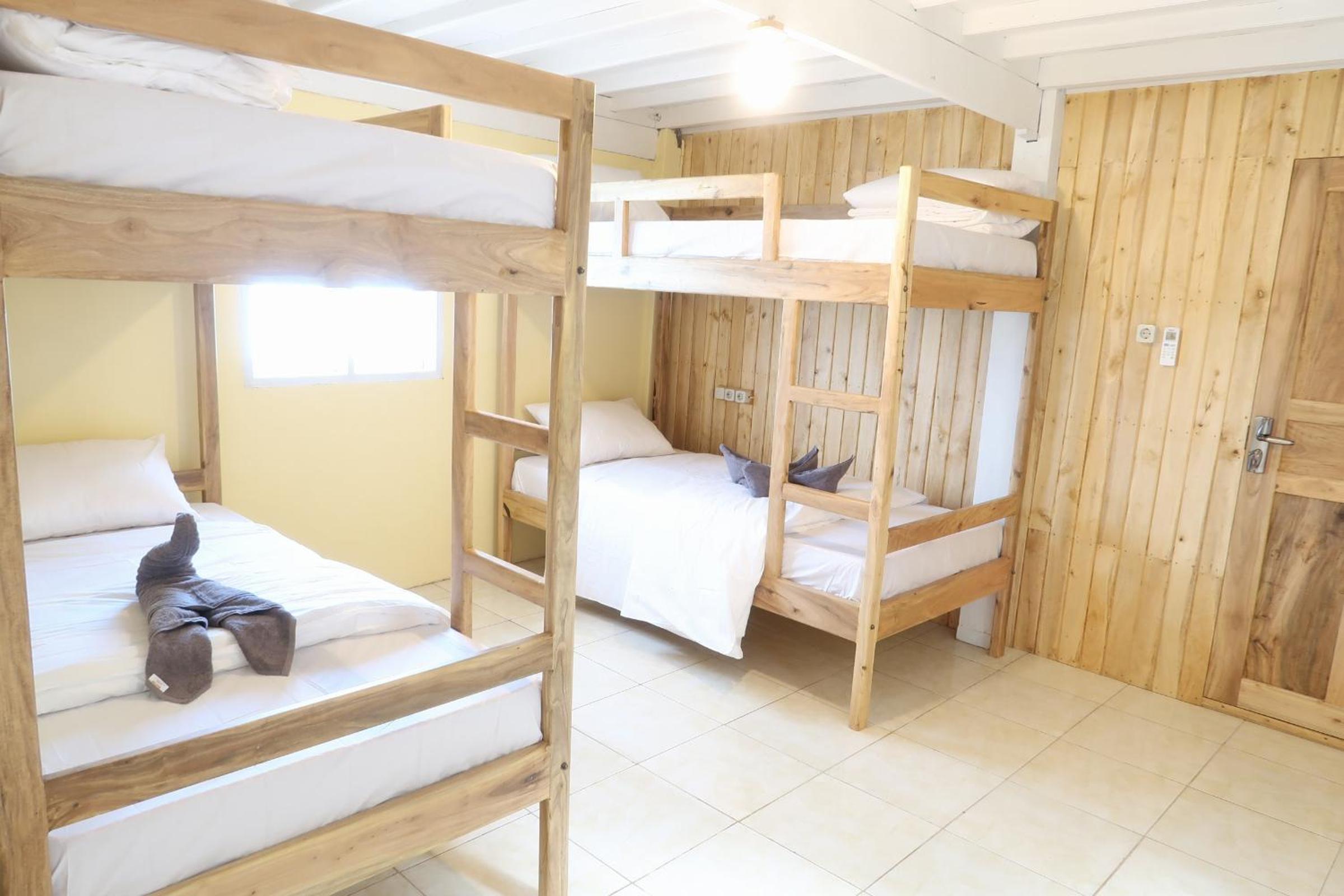 Phinisi Hostel Bira view 2