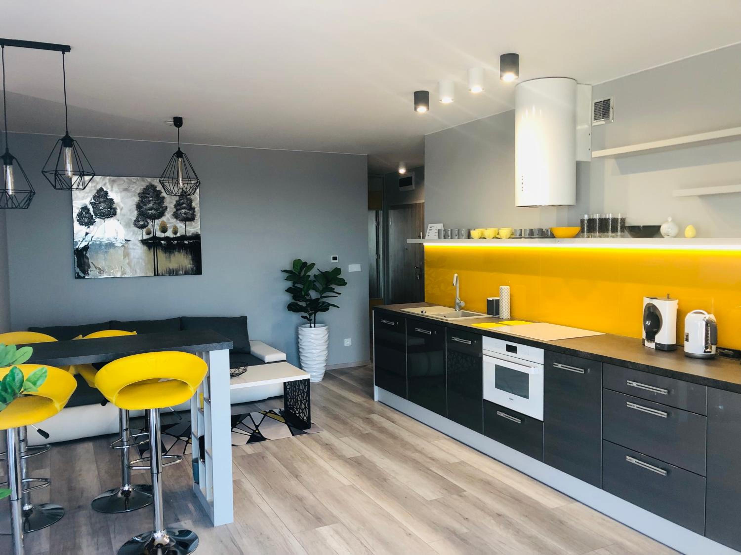 APARTAMENT ELEGANCE YELLOW view 2