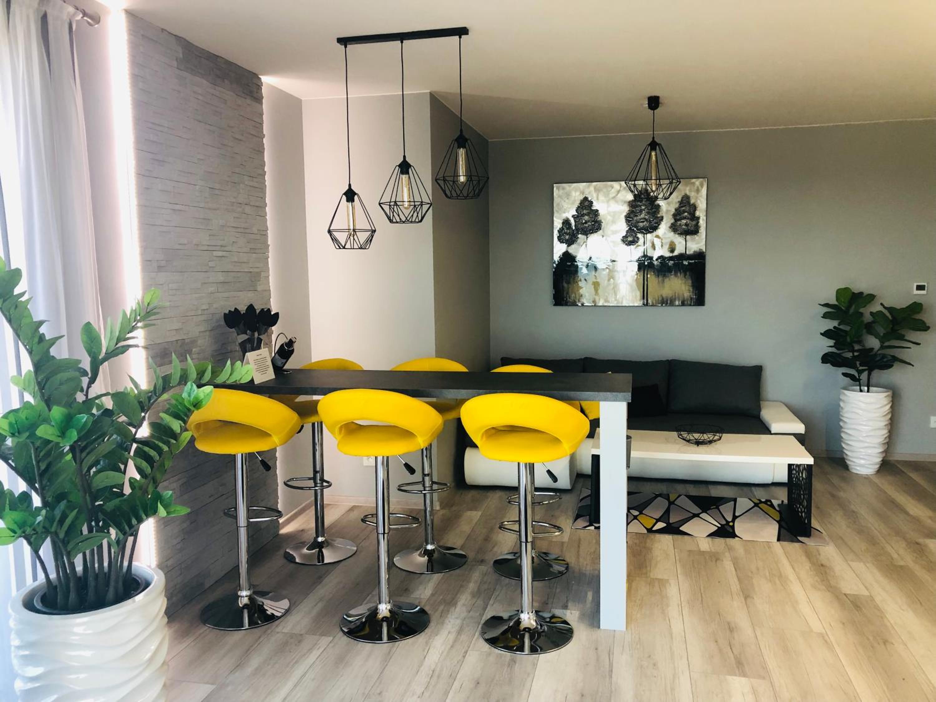 APARTAMENT ELEGANCE YELLOW view 3