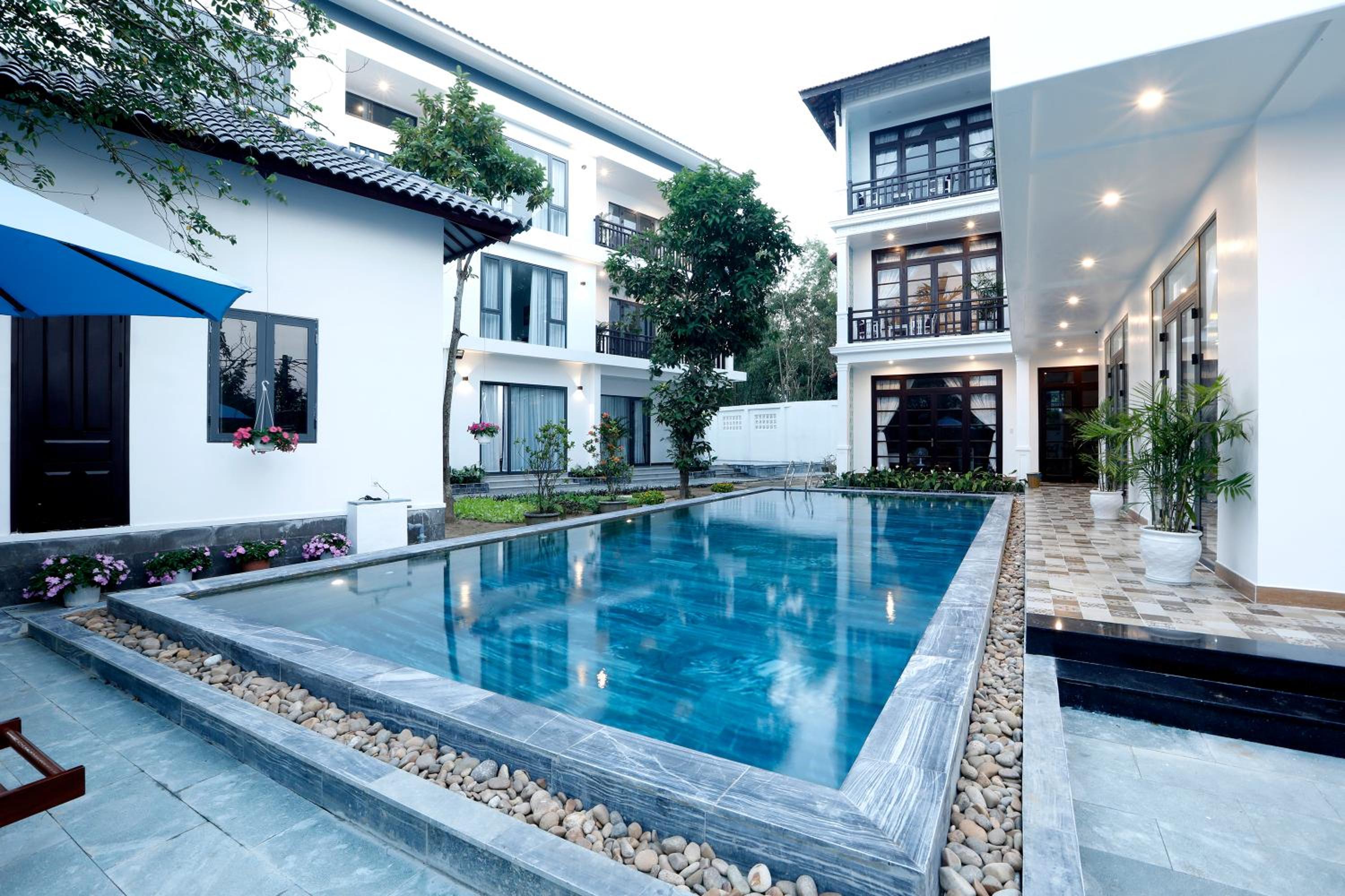 Tropical Garden & Pool Villa