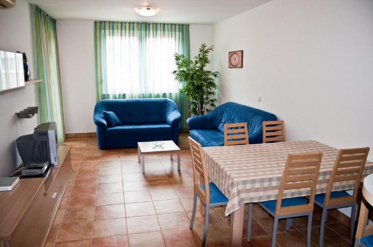 Hotel ROZA Apartment - Image 1