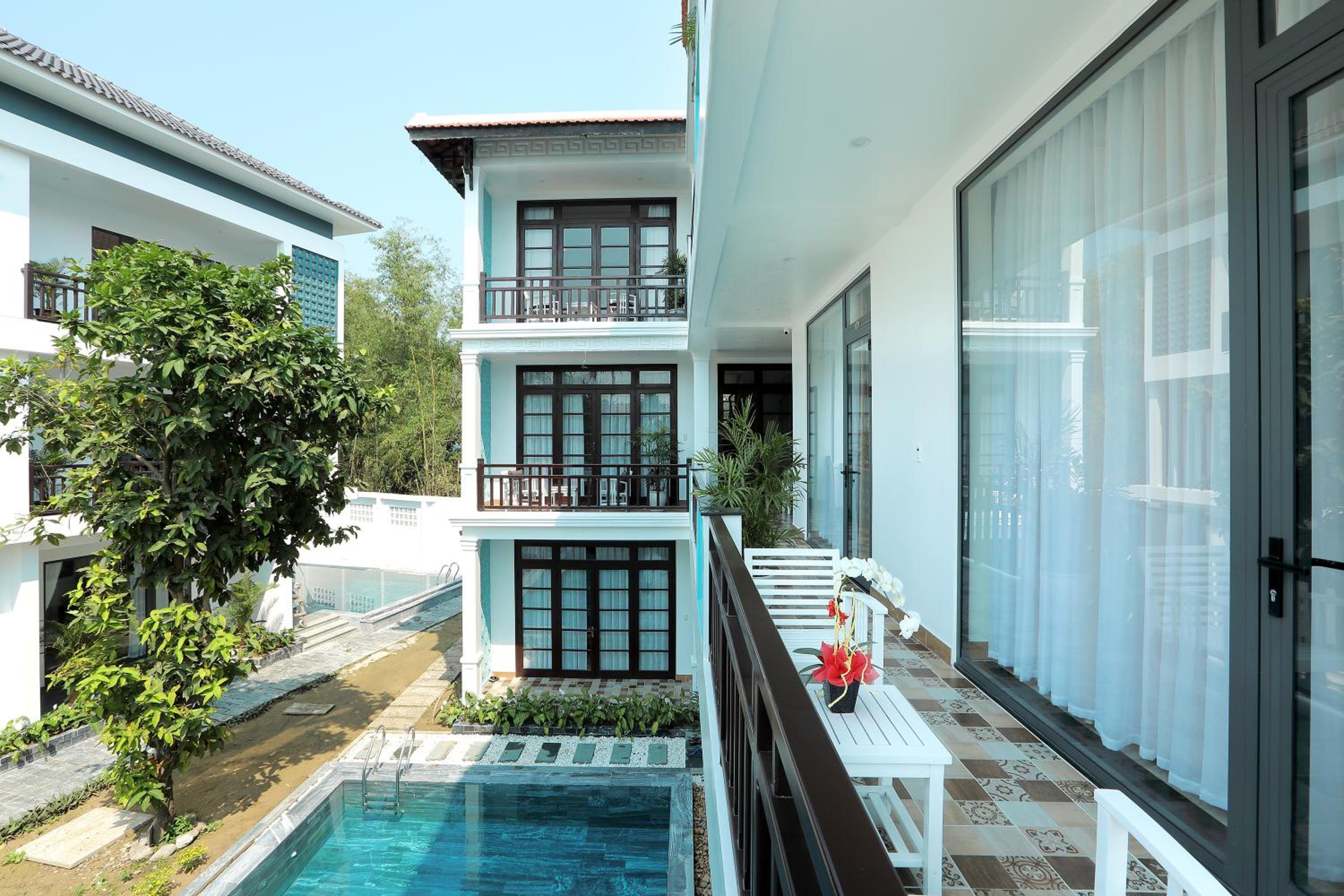 Tropical Garden & Pool Villa