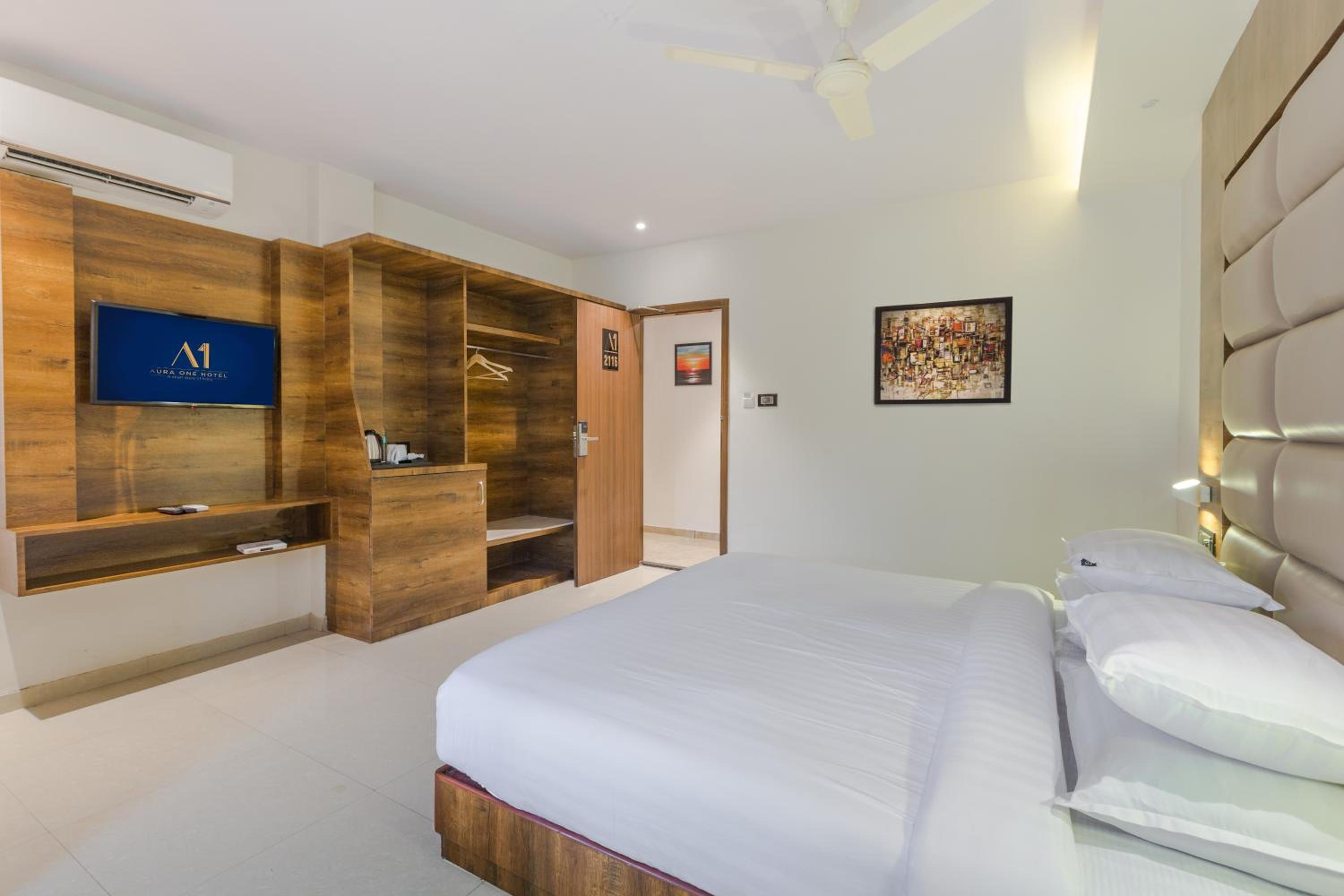 Cochin Vacations - Aura One Hotel - Property Image 2