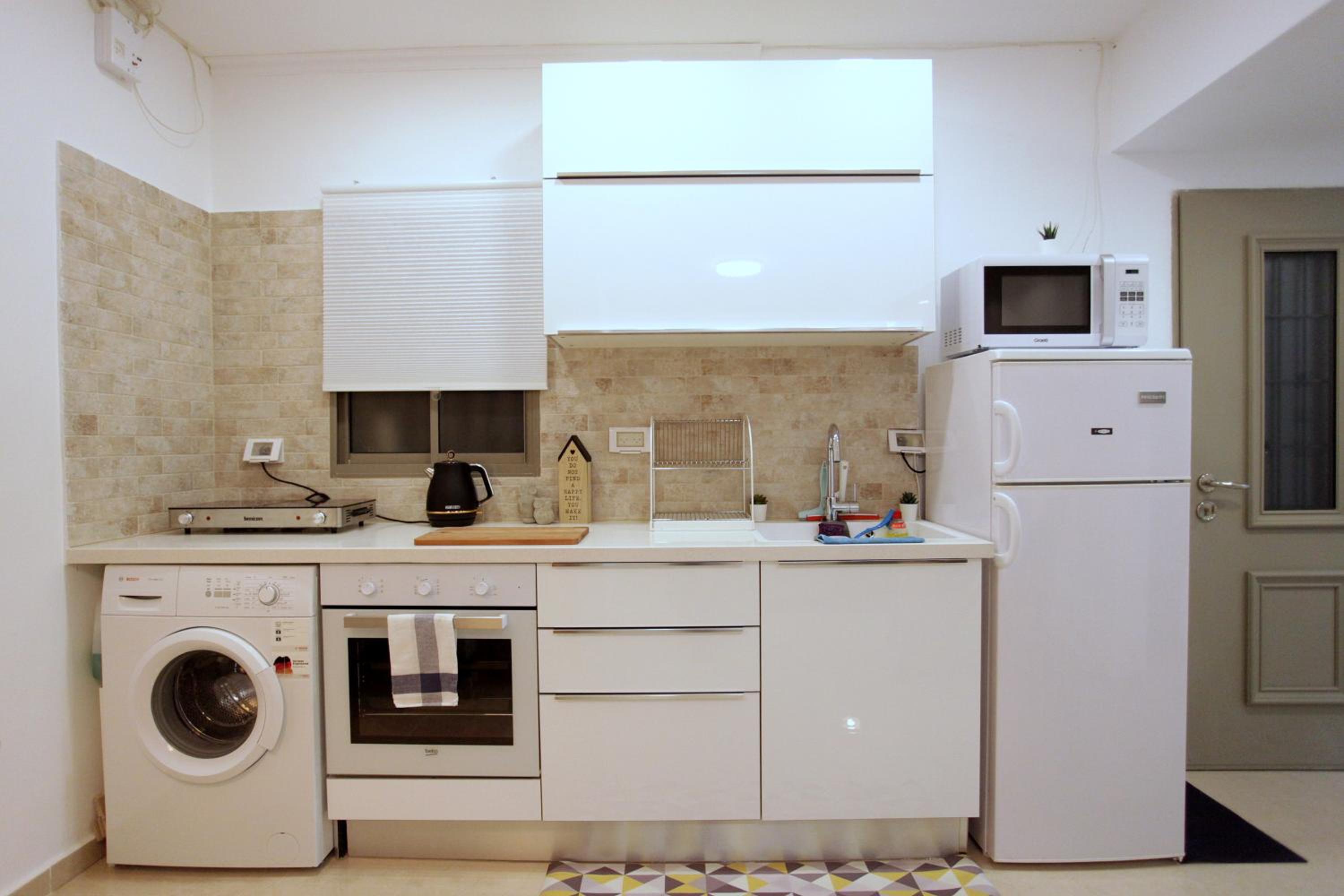 Modern Home In The Heart of Nachlaot - Image 4